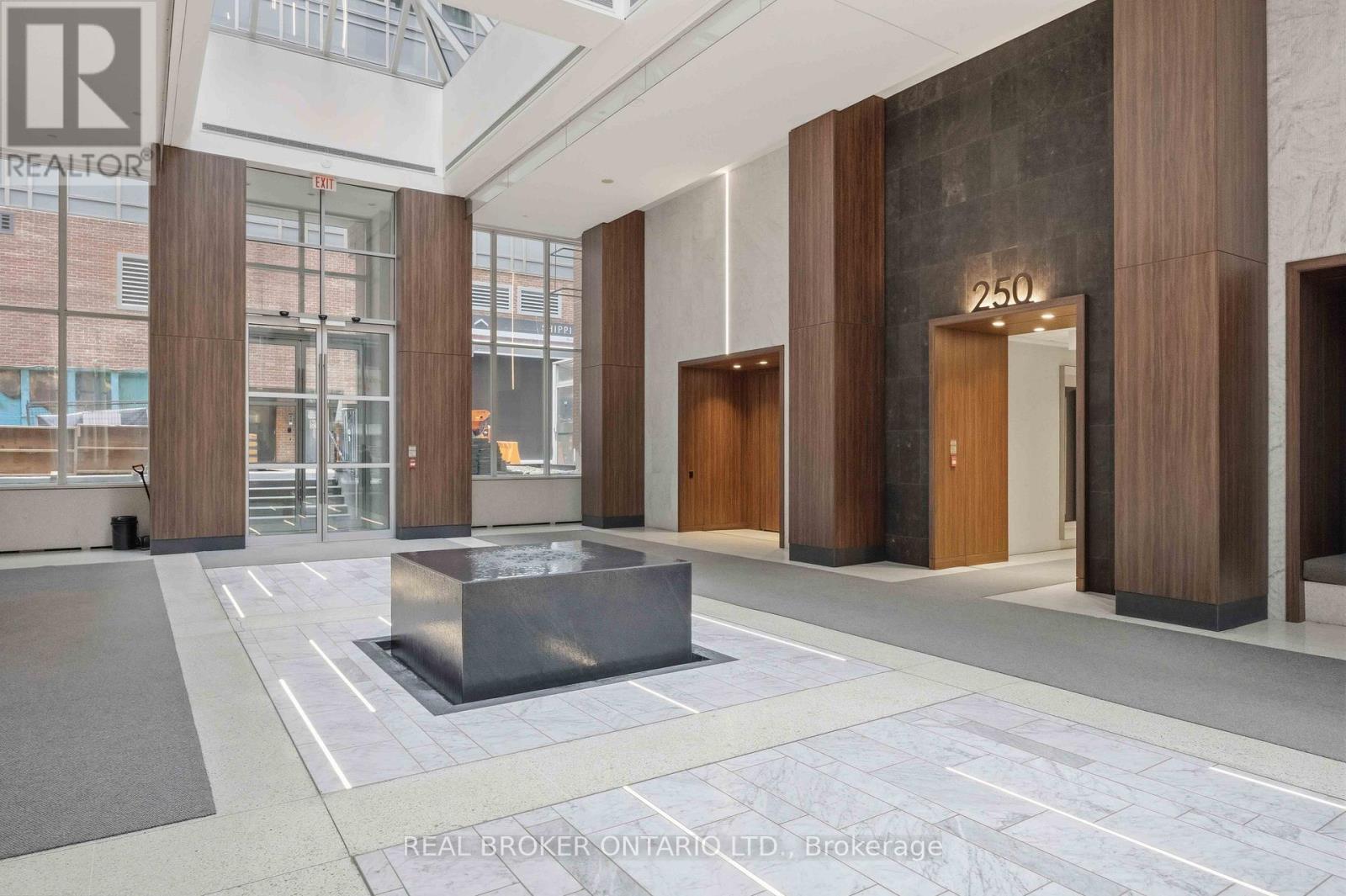 636 - 250 Wellington Street W, Toronto, Ontario  M5V 3P6 - Photo 3 - C12916122