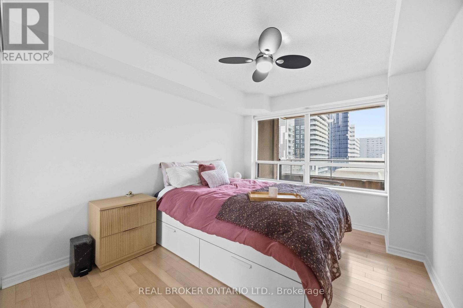 636 - 250 Wellington Street W, Toronto, Ontario  M5V 3P6 - Photo 9 - C12916122