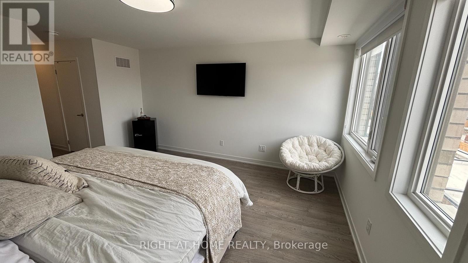 110 Green Gardens Boulevard, Toronto, Ontario  M6A 0E5 - Photo 35 - C12916192