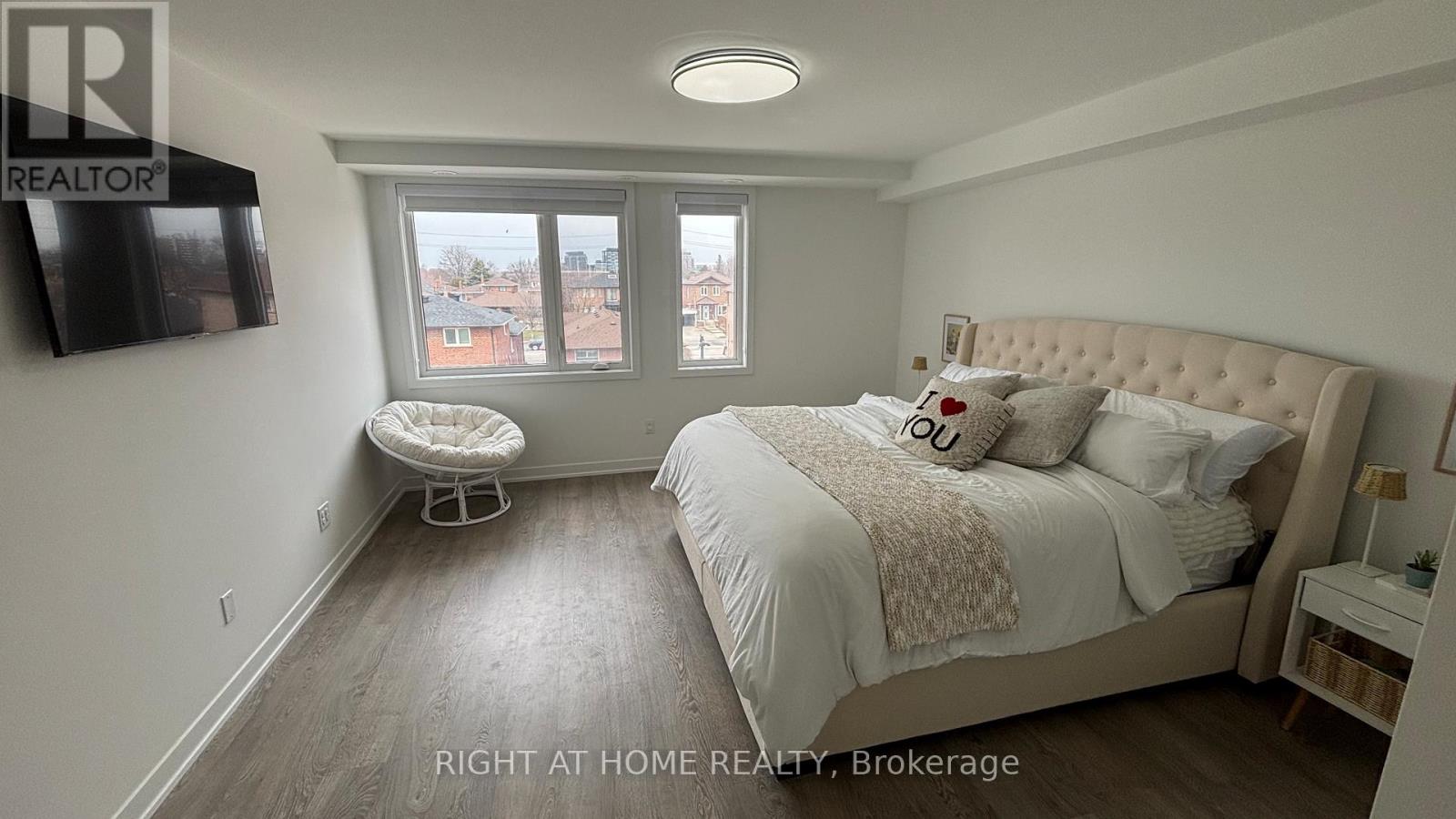 110 Green Gardens Boulevard, Toronto, Ontario  M6A 0E5 - Photo 37 - C12916192