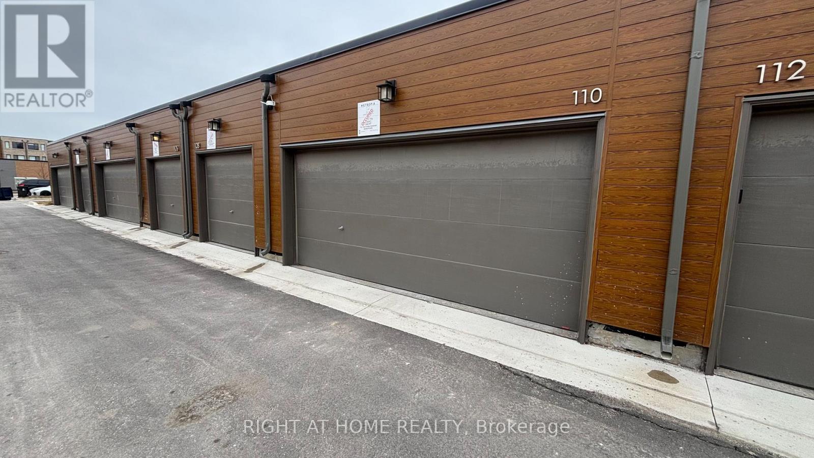 110 Green Gardens Boulevard, Toronto, Ontario  M6A 0E5 - Photo 39 - C12916192