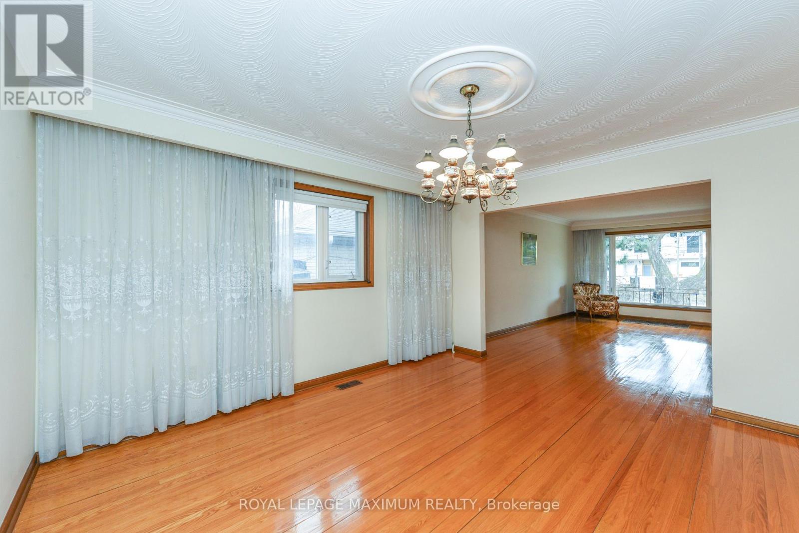 78 Roxaline Street, Toronto, Ontario  M9P 2Z2 - Photo 5 - W12913394