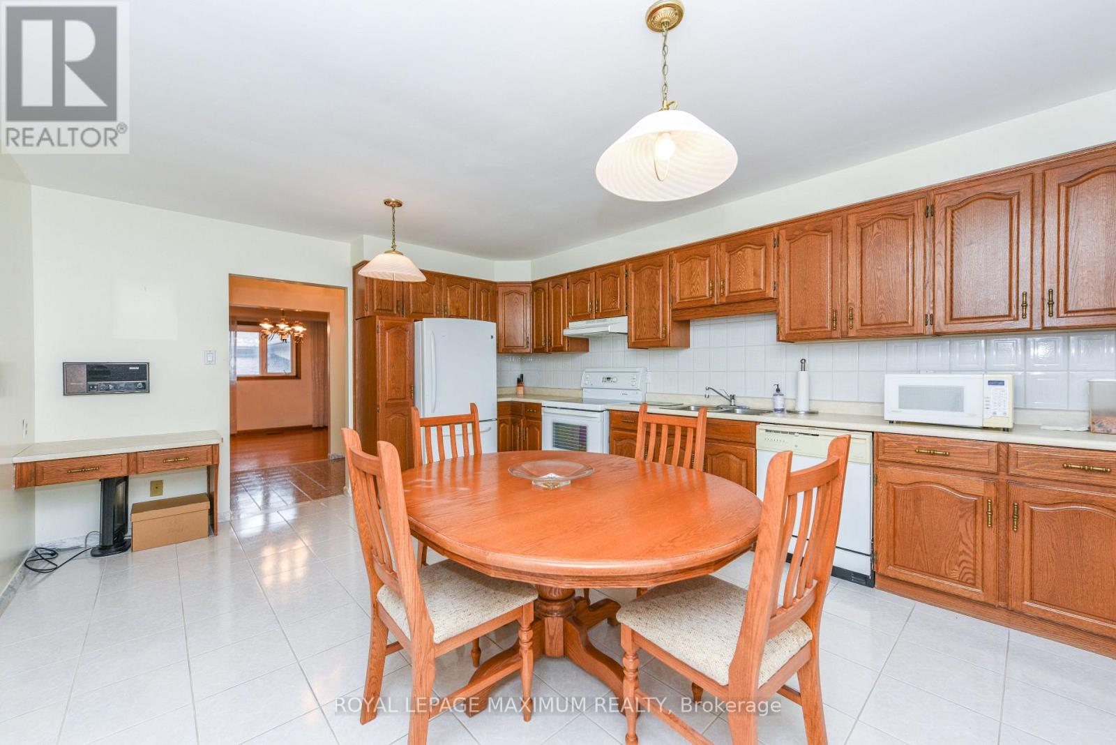 78 Roxaline Street, Toronto, Ontario  M9P 2Z2 - Photo 7 - W12913394