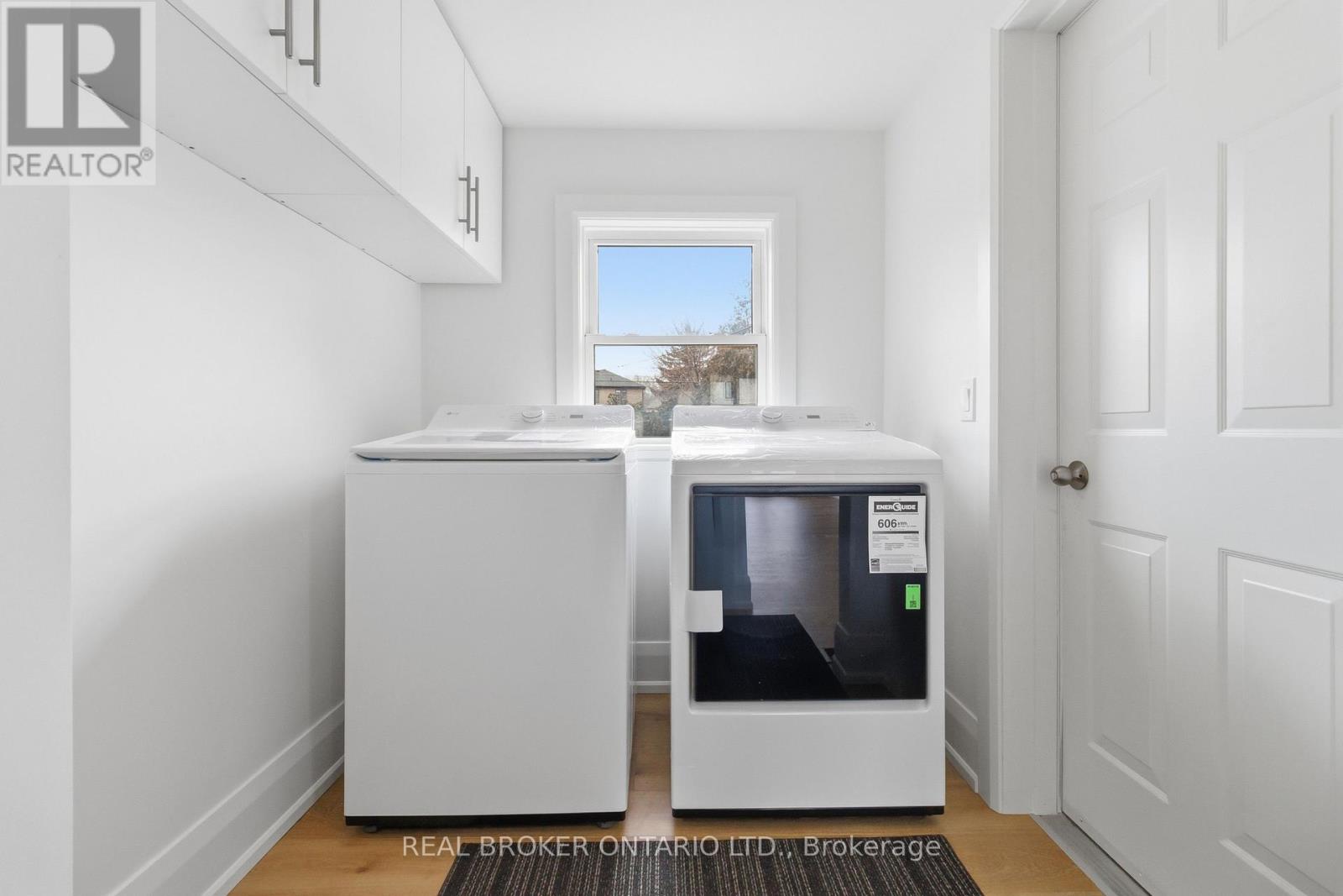 1020 Kent Avenue, Oakville, Ontario  L6H 1Z6 - Photo 9 - W12915310