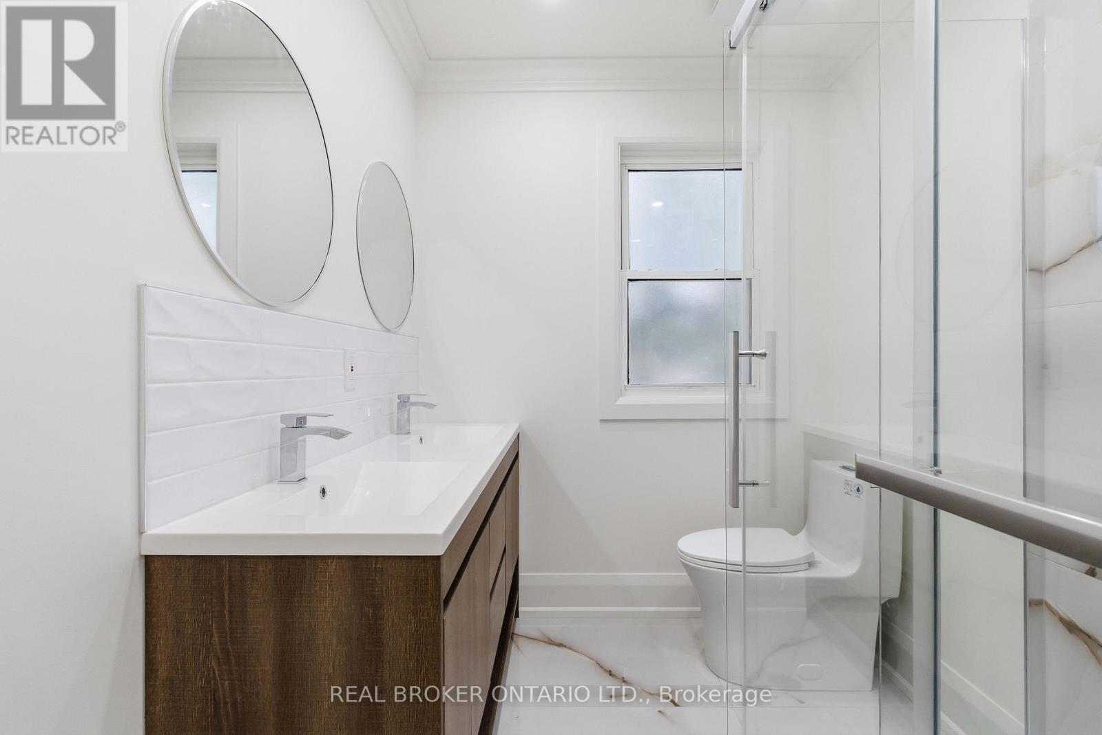 1020 Kent Avenue, Oakville, Ontario  L6H 1Z6 - Photo 10 - W12915310