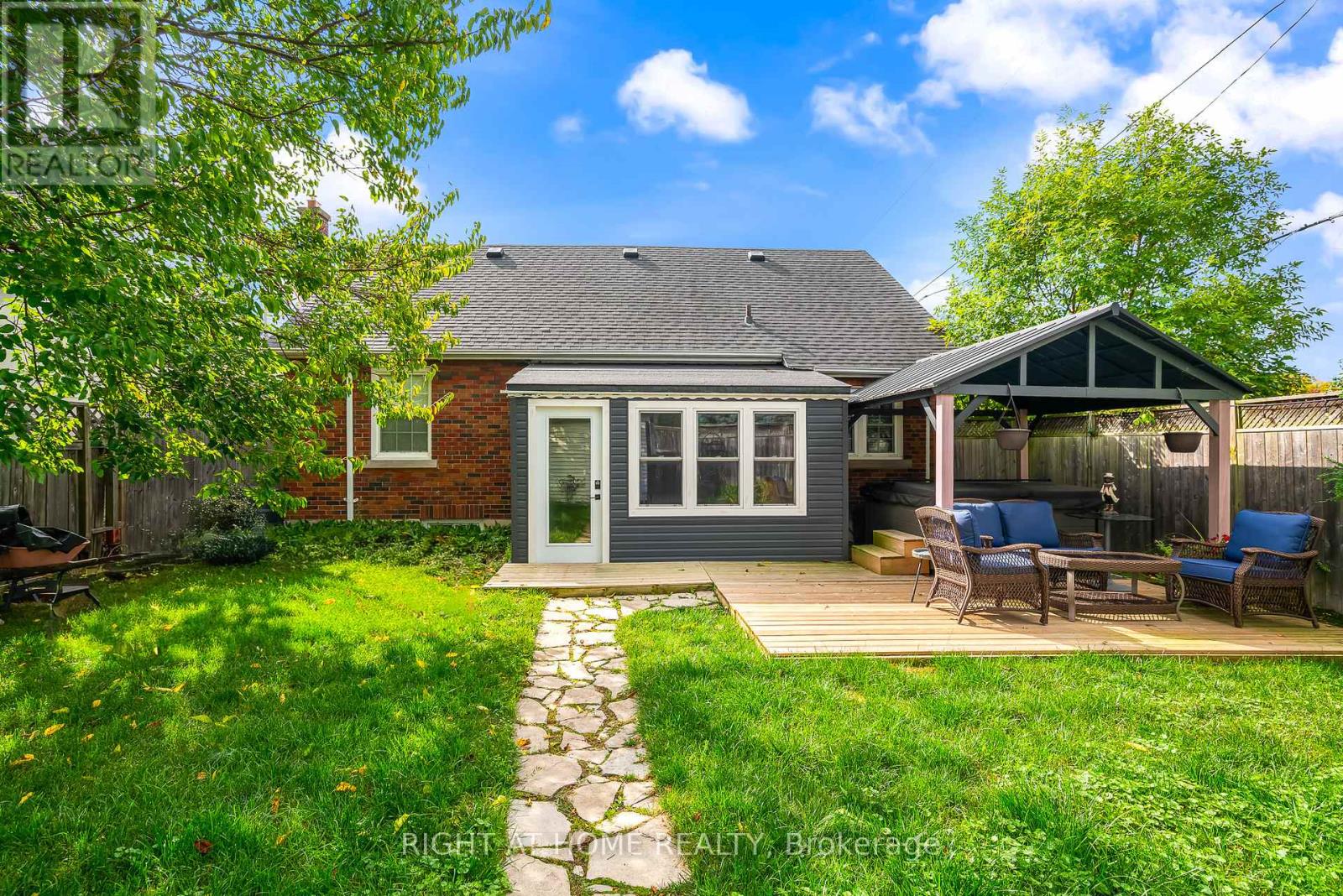 5201 Valley Way, Niagara Falls, Ontario  L2E 1X3 - Photo 3 - X12432823