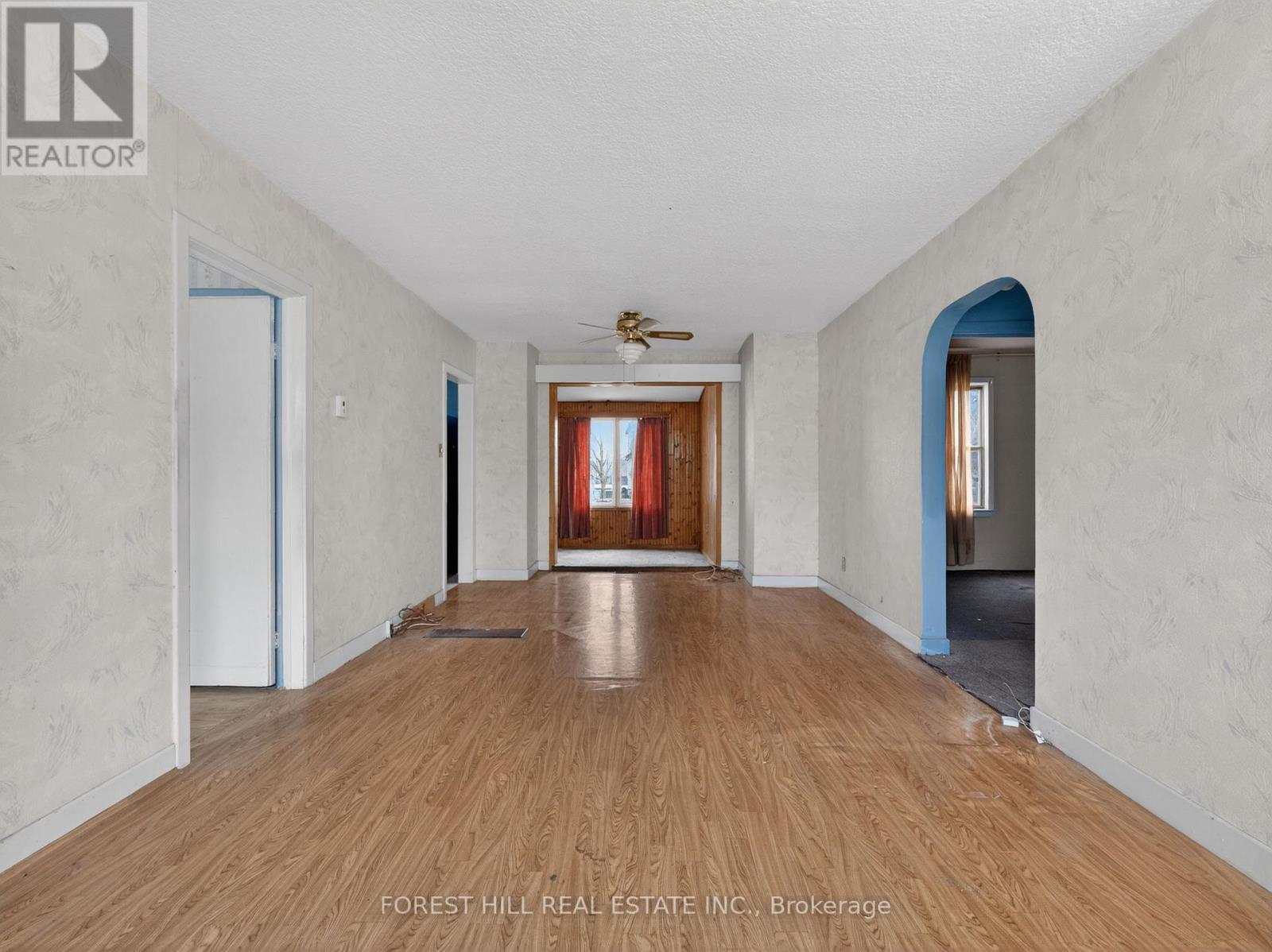 208 Essex Avenue, Richmond Hill, Ontario  L4C 2B8 - Photo 3 - N12916112