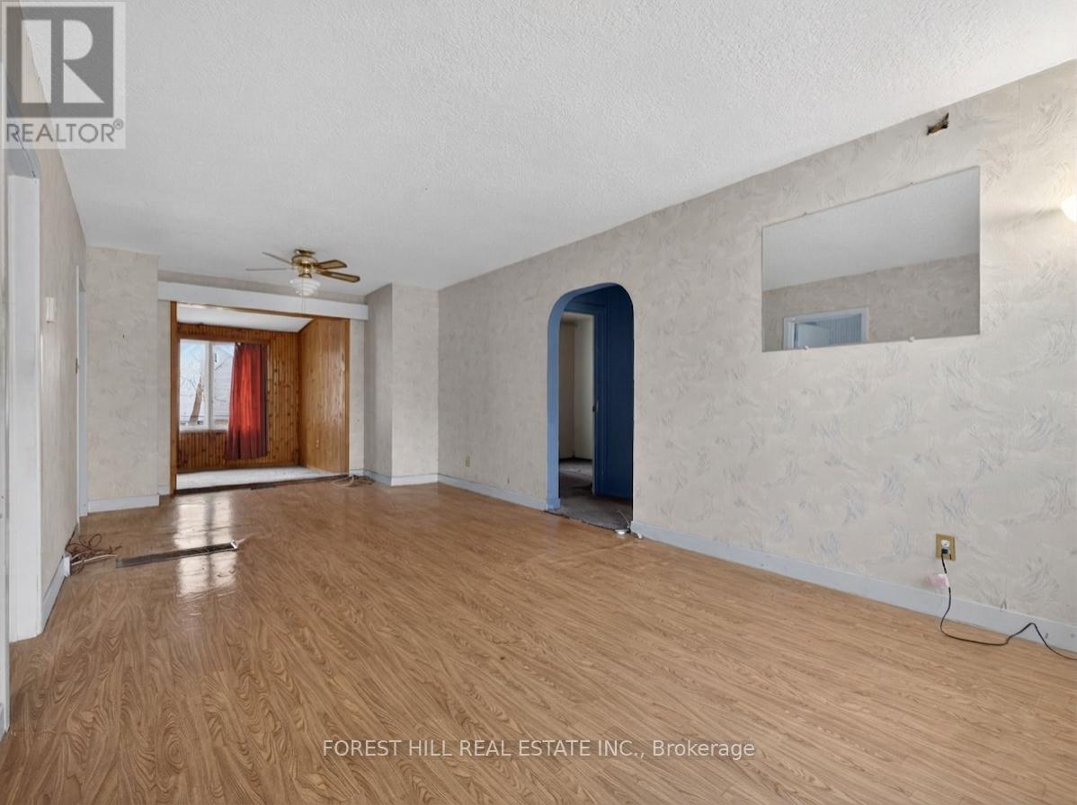 208 Essex Avenue, Richmond Hill, Ontario  L4C 2B8 - Photo 4 - N12916112