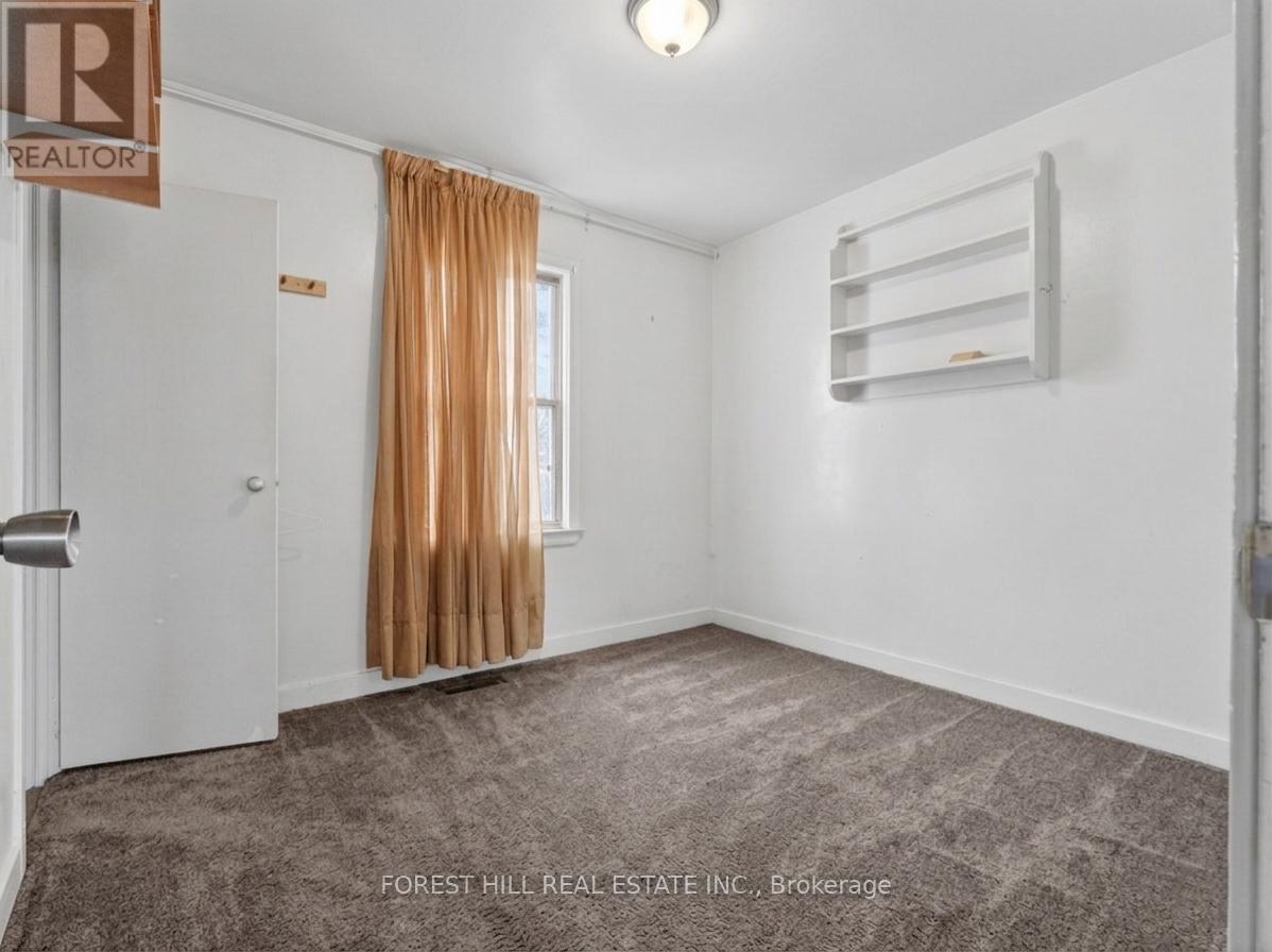 208 Essex Avenue, Richmond Hill, Ontario  L4C 2B8 - Photo 9 - N12916112