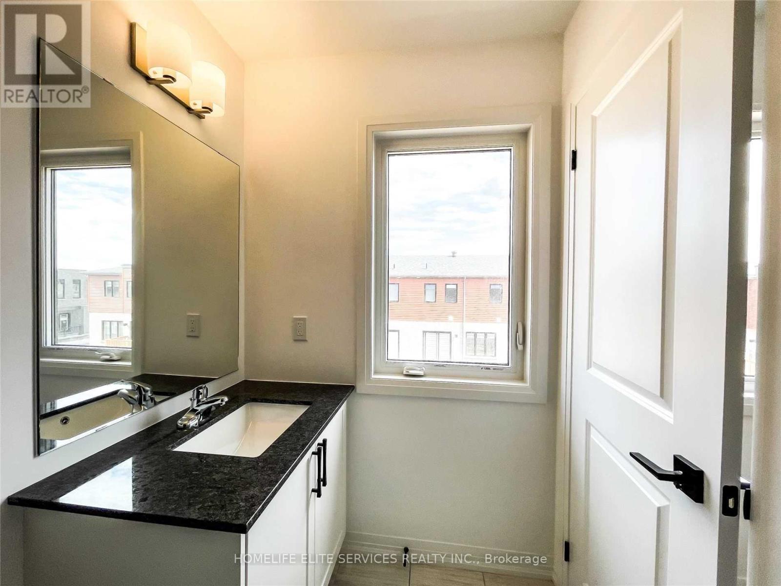 58 Fairlane Avenue, Barrie (Painswick South), Ontario  L9J 0M9 - Photo 11 - S12916118