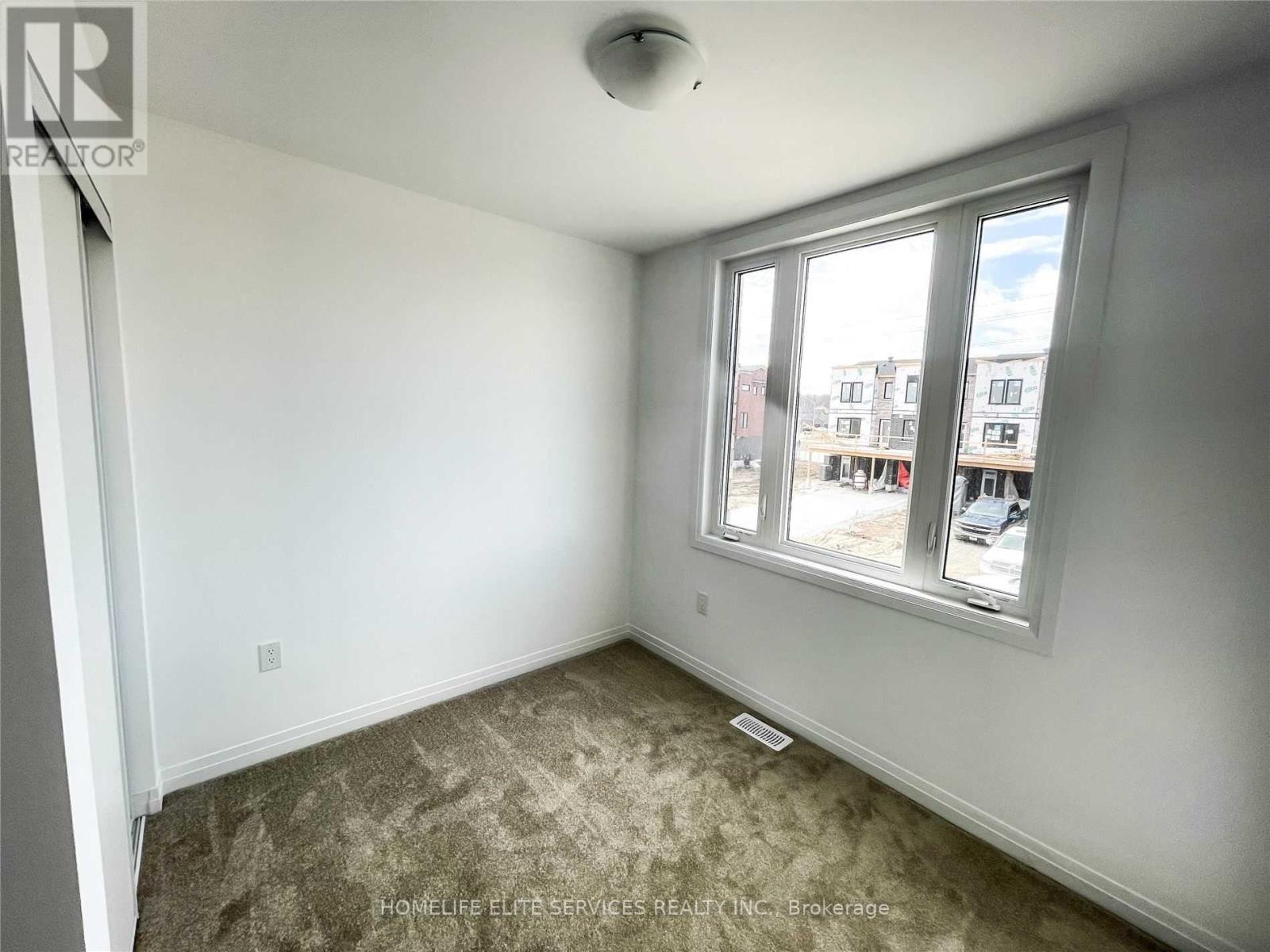 58 Fairlane Avenue, Barrie (Painswick South), Ontario  L9J 0M9 - Photo 13 - S12916118