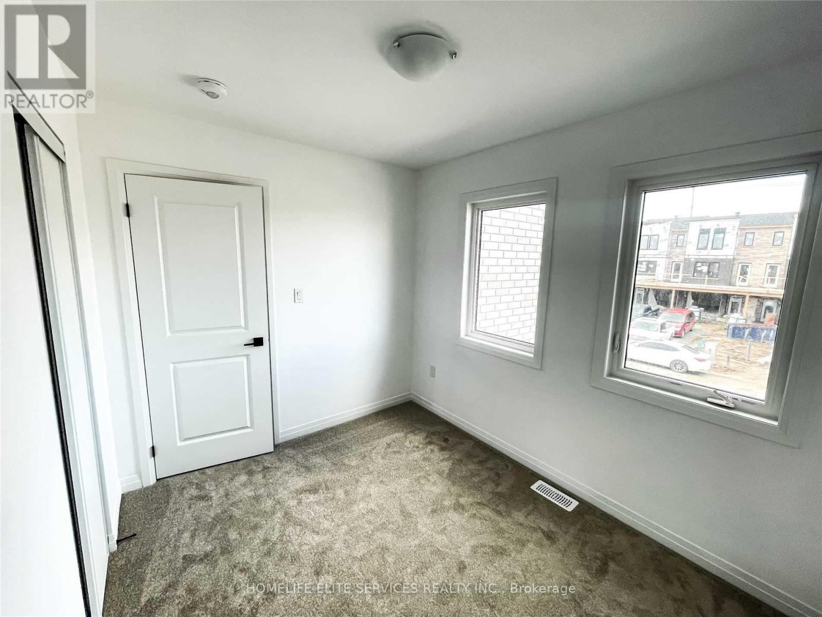 58 Fairlane Avenue, Barrie (Painswick South), Ontario  L9J 0M9 - Photo 14 - S12916118