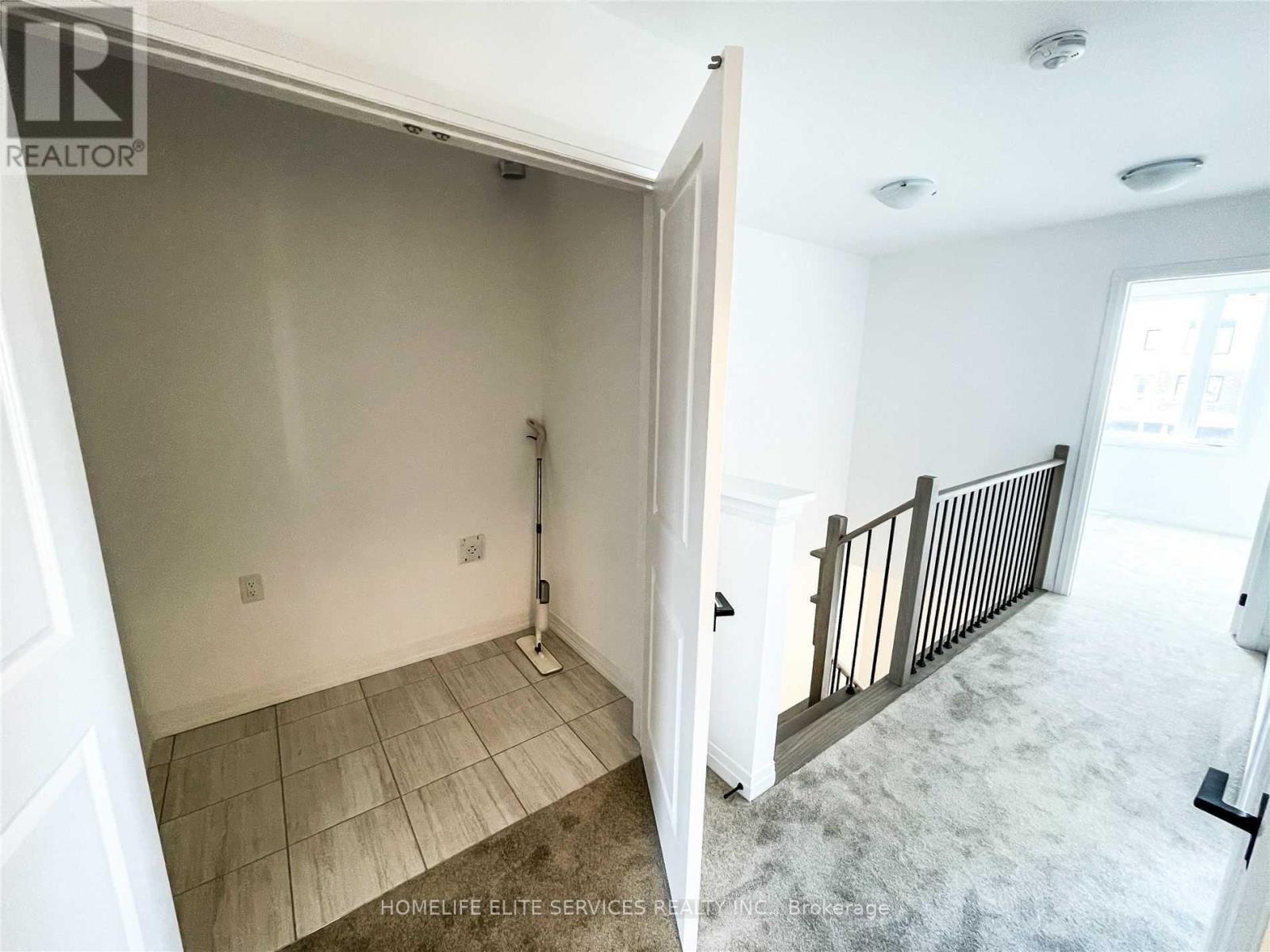 58 Fairlane Avenue, Barrie (Painswick South), Ontario  L9J 0M9 - Photo 19 - S12916118