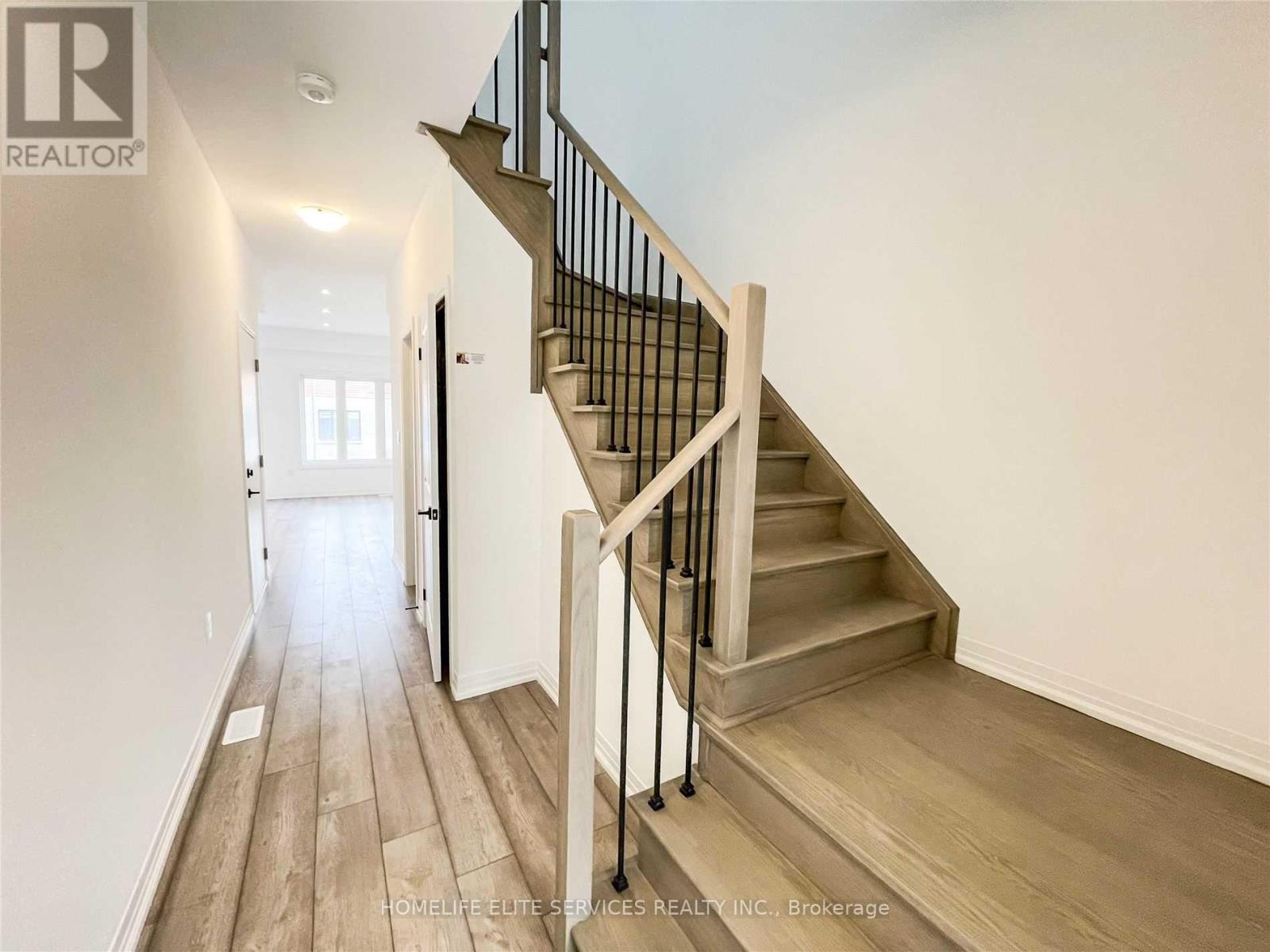 58 Fairlane Avenue, Barrie (Painswick South), Ontario  L9J 0M9 - Photo 2 - S12916118