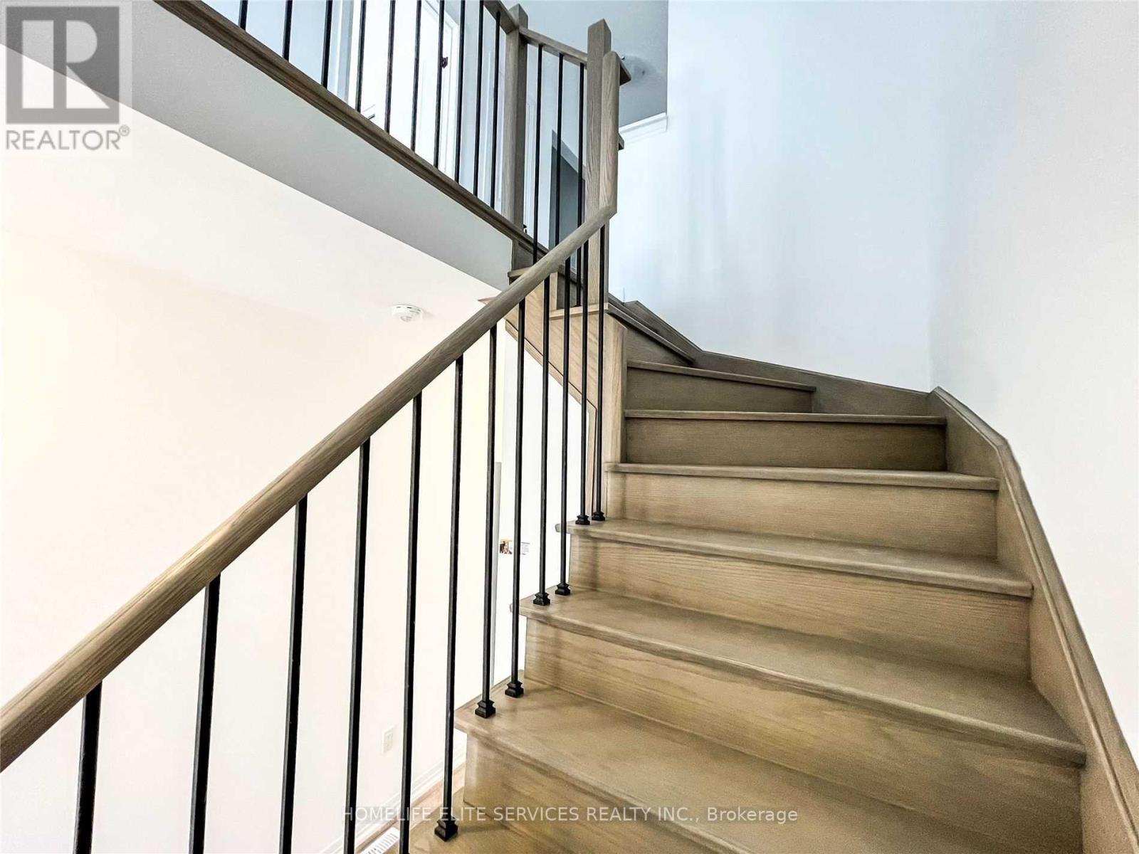 58 Fairlane Avenue, Barrie (Painswick South), Ontario  L9J 0M9 - Photo 26 - S12916118