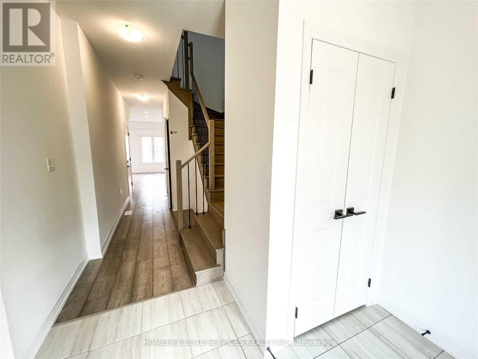 58 Fairlane Avenue, Barrie (Painswick South), Ontario  L9J 0M9 - Photo 7 - S12916118