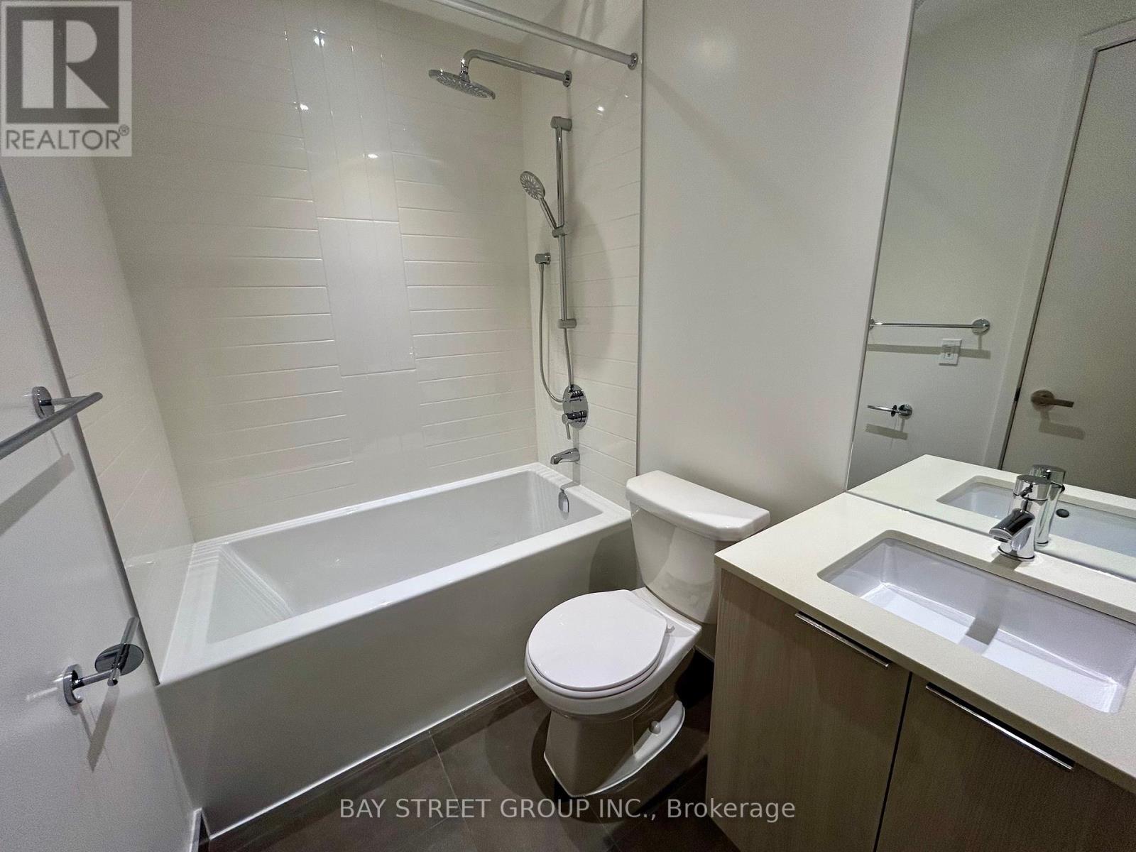 1308 - 448 Burnhamthorpe Road W, Mississauga, Ontario  L5B 4M6 - Photo 12 - W12916078