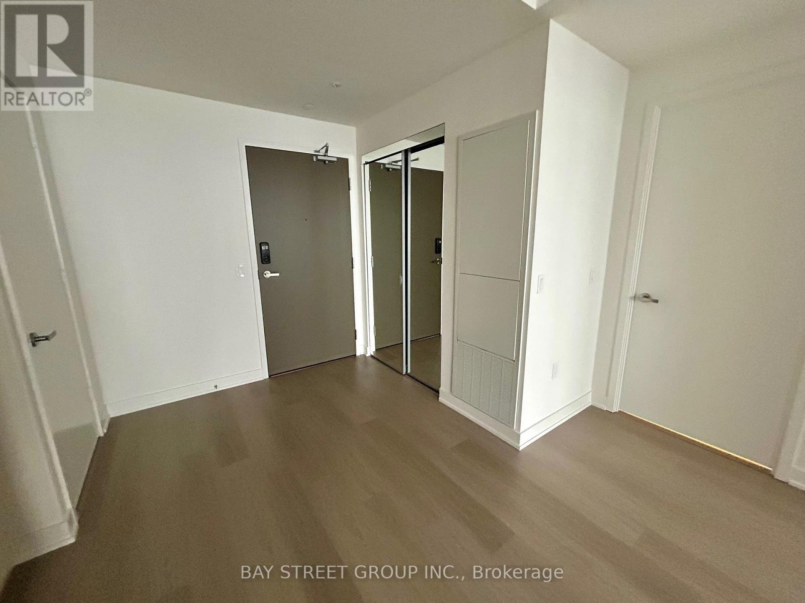 1308 - 448 Burnhamthorpe Road W, Mississauga, Ontario  L5B 4M6 - Photo 8 - W12916078