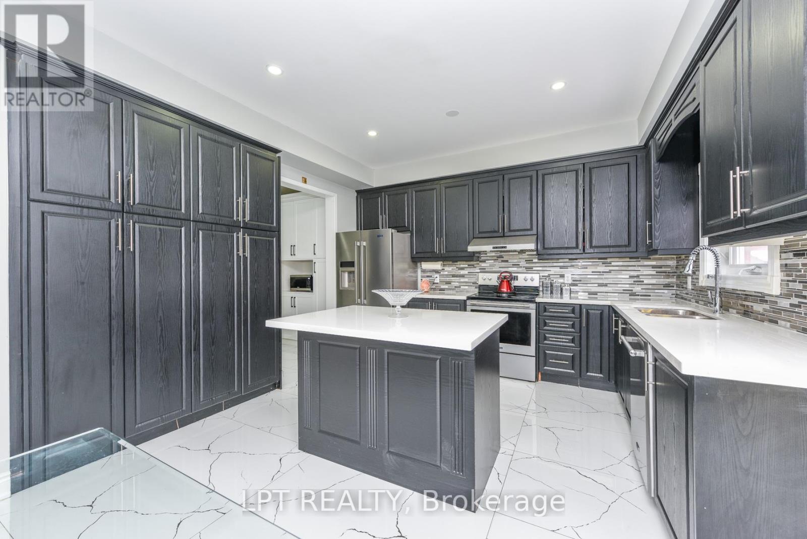 7 Chapparal Drive, Brampton, Ontario  L6R 3C5 - Photo 15 - W12916082