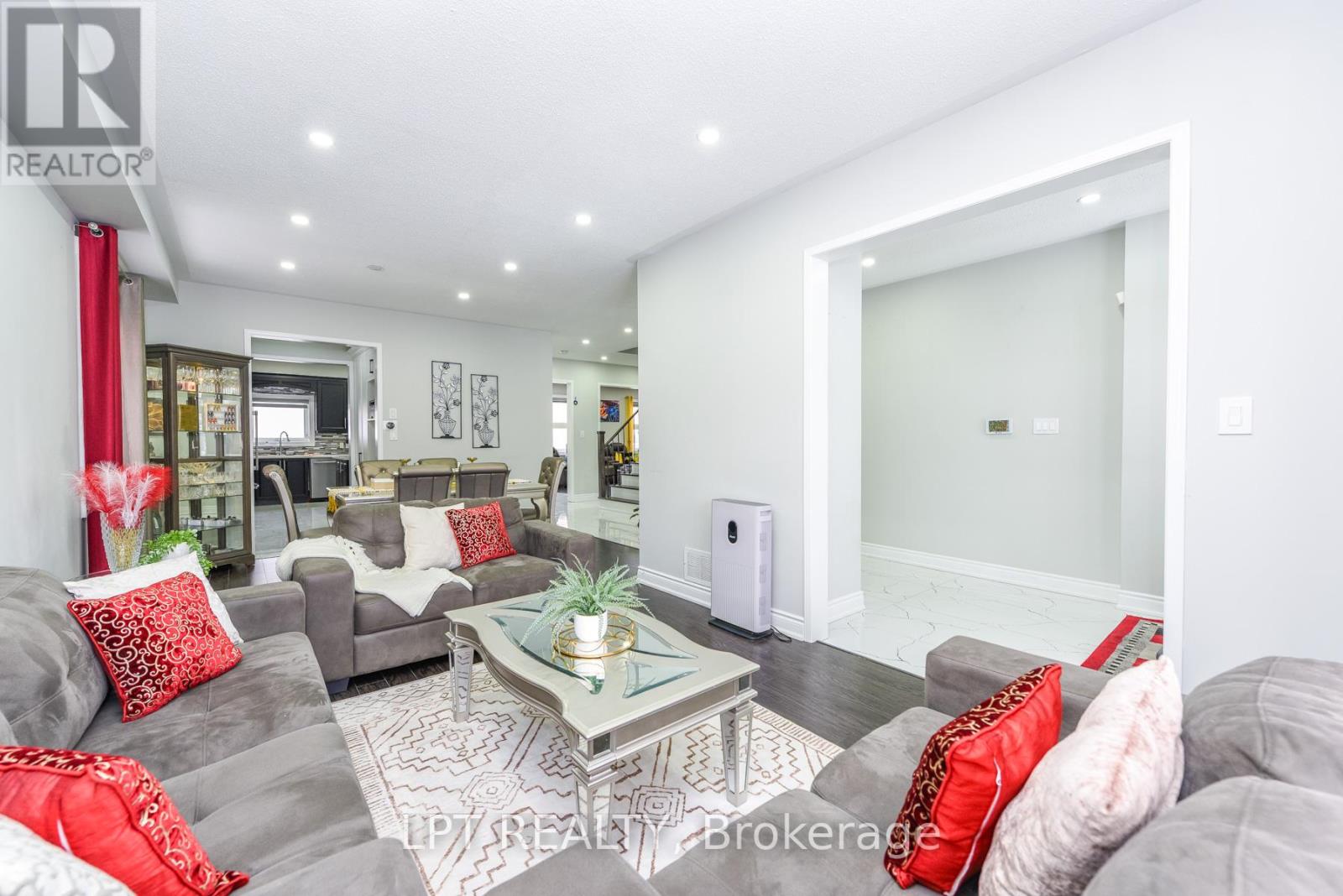 7 Chapparal Drive, Brampton, Ontario  L6R 3C5 - Photo 5 - W12916082