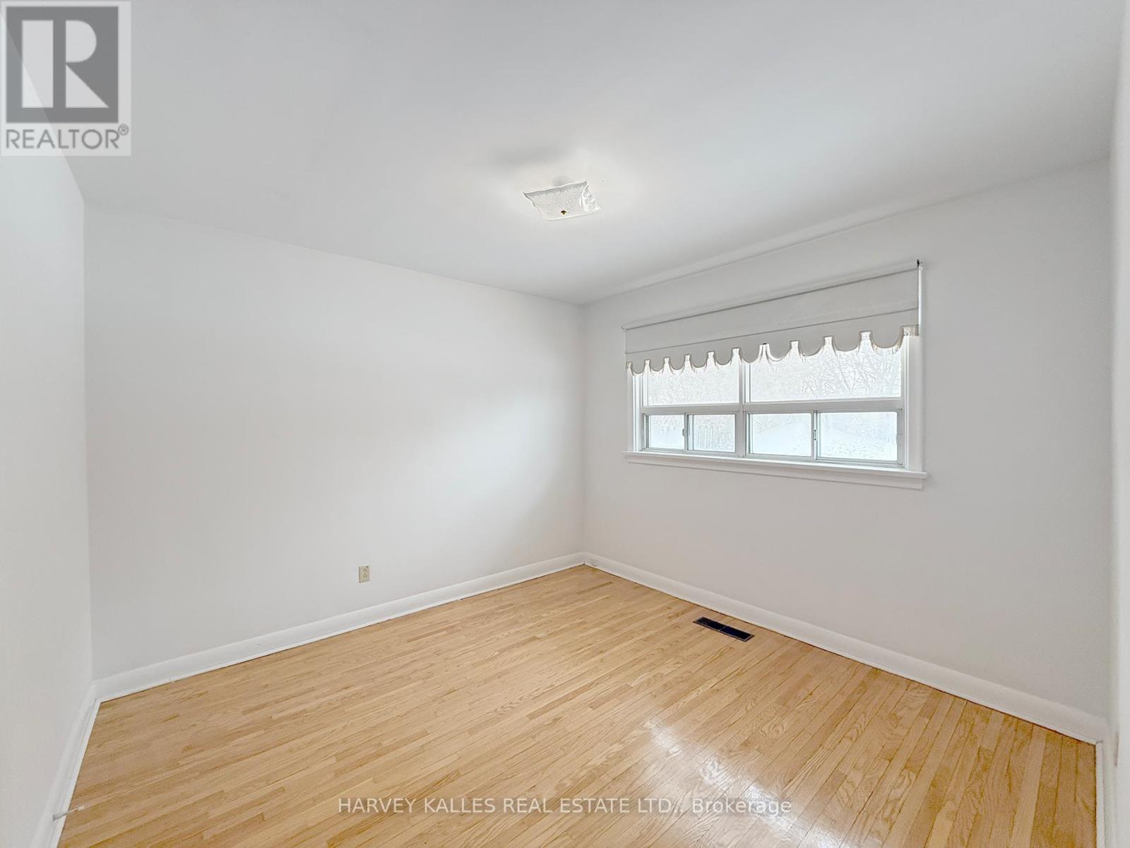 214 Dixon Road, Toronto (Kingsview Village-The Westway), Ontario  M9P 2M1 - Photo 10 - W12916084