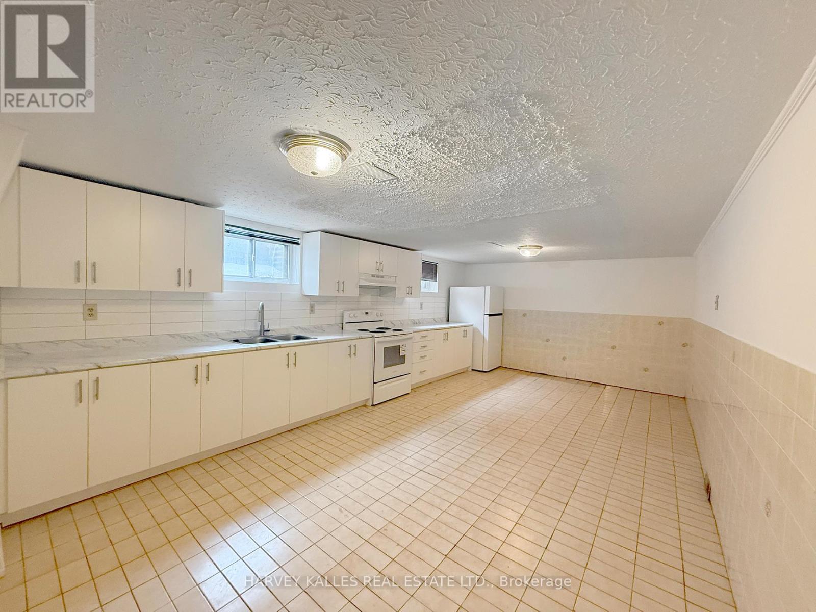 214 Dixon Road, Toronto (Kingsview Village-The Westway), Ontario  M9P 2M1 - Photo 16 - W12916084