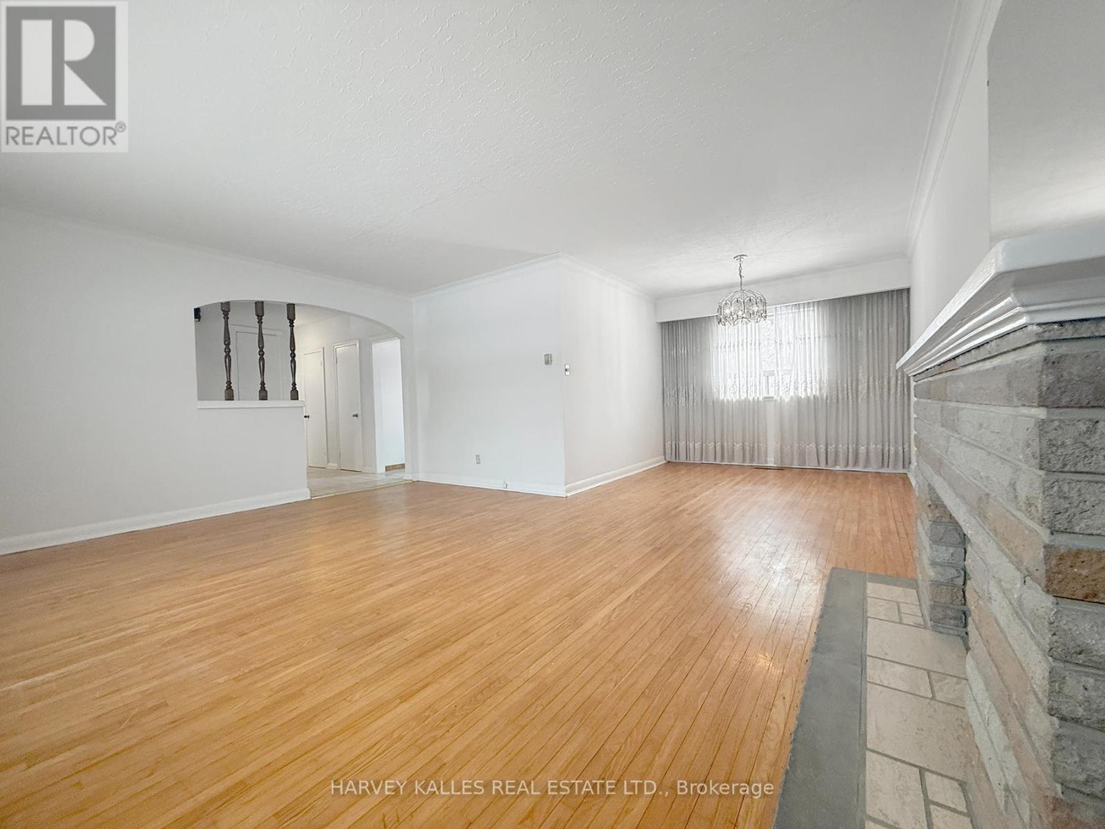 214 Dixon Road, Toronto (Kingsview Village-The Westway), Ontario  M9P 2M1 - Photo 4 - W12916084