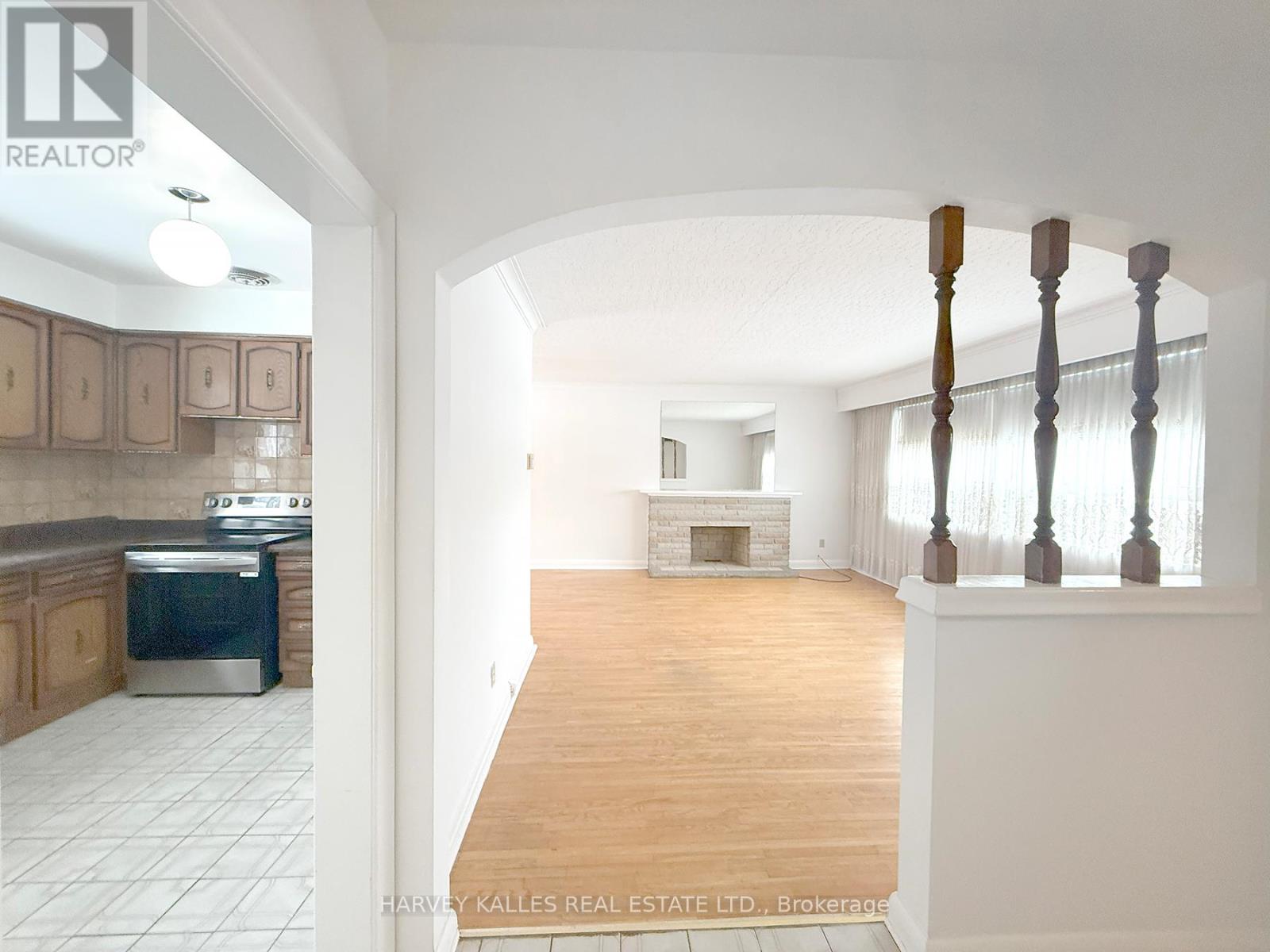 214 Dixon Road, Toronto (Kingsview Village-The Westway), Ontario  M9P 2M1 - Photo 9 - W12916084