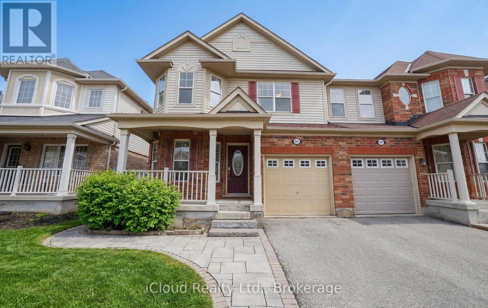 935 Vickerman Way, Milton, Ontario  L9T 0K5 - Photo 3 - W12916106