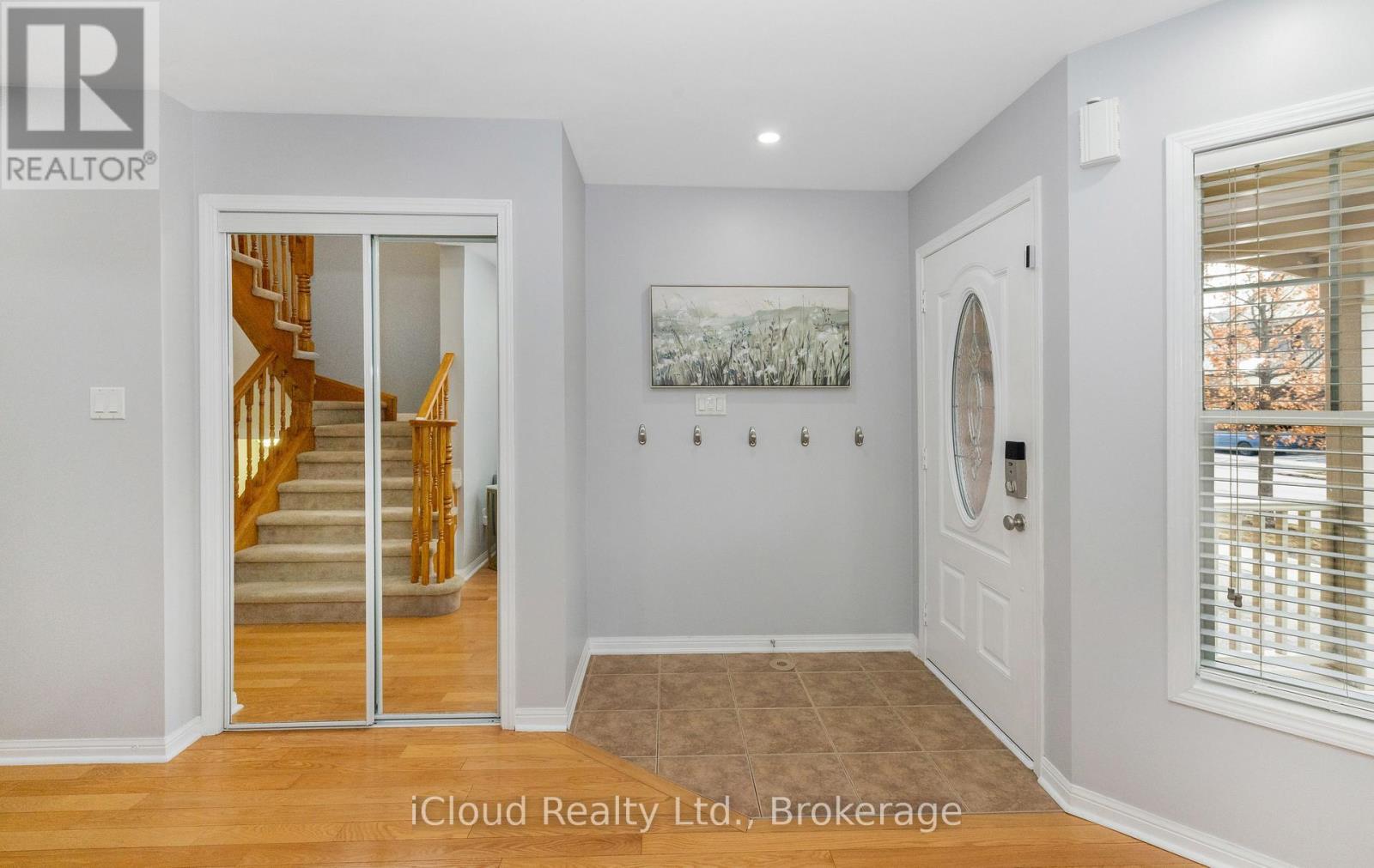 935 Vickerman Way, Milton, Ontario  L9T 0K5 - Photo 4 - W12916106