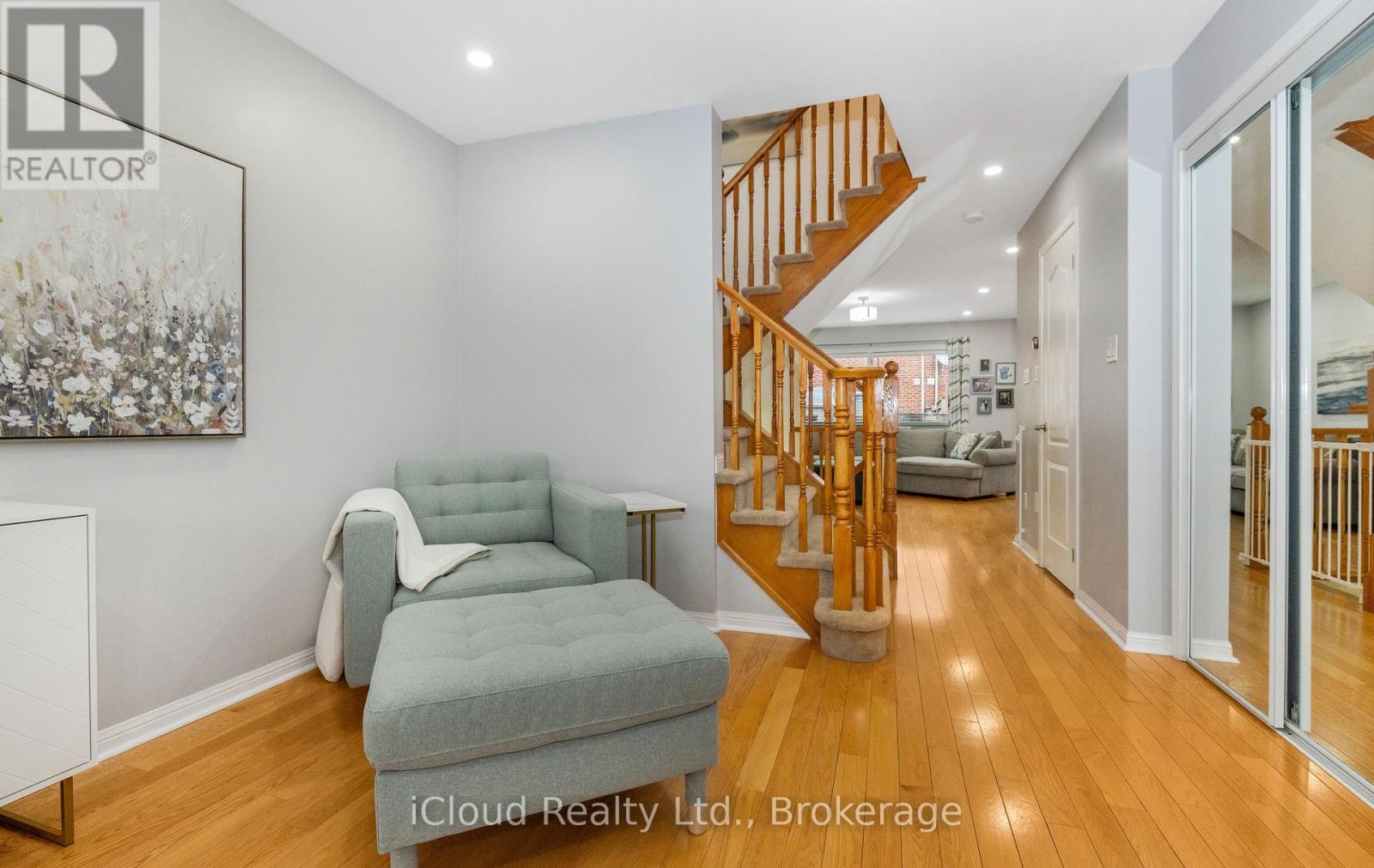 935 Vickerman Way, Milton, Ontario  L9T 0K5 - Photo 8 - W12916106