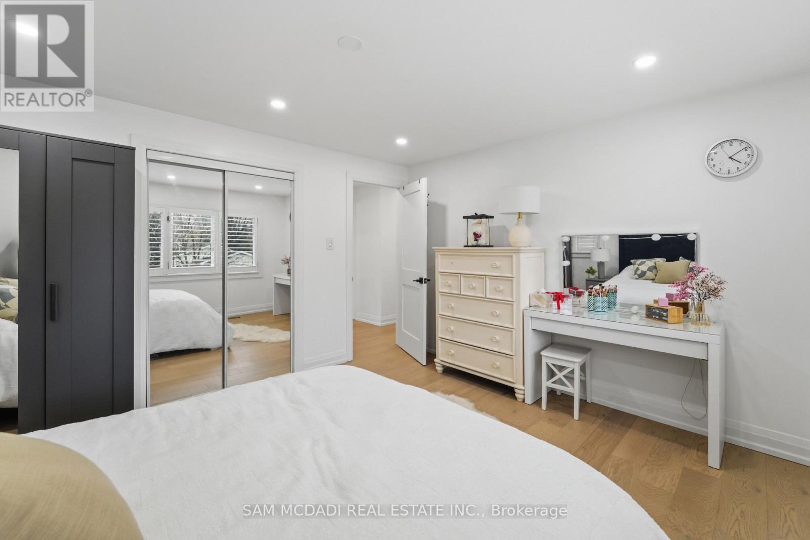 2290 Devon Road, Oakville, Ontario  L6J 5R4 - Photo 17 - W12916140