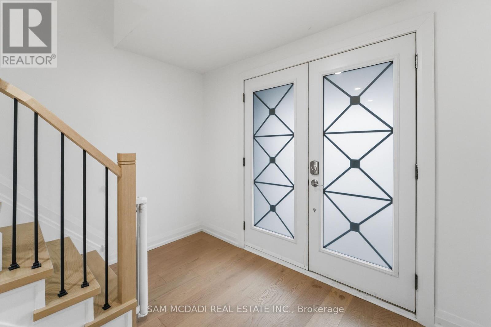 2290 Devon Road, Oakville, Ontario  L6J 5R4 - Photo 3 - W12916140