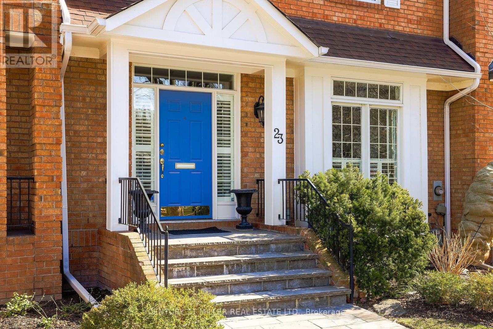 23 Chisholm Street, Oakville, Ontario  L6K 3W2 - Photo 3 - W12916206