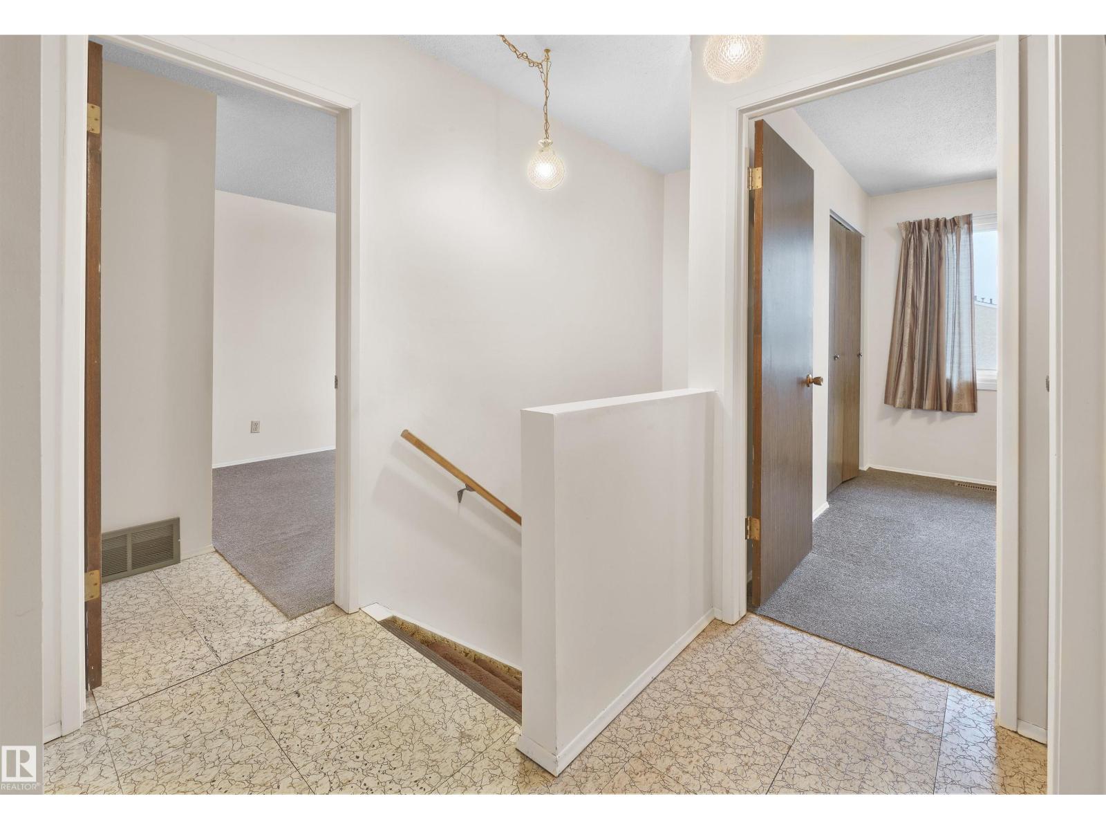 21 Lakewood Vg Nw, Edmonton, Alberta  T6K 2B3 - Photo 11 - E4478840