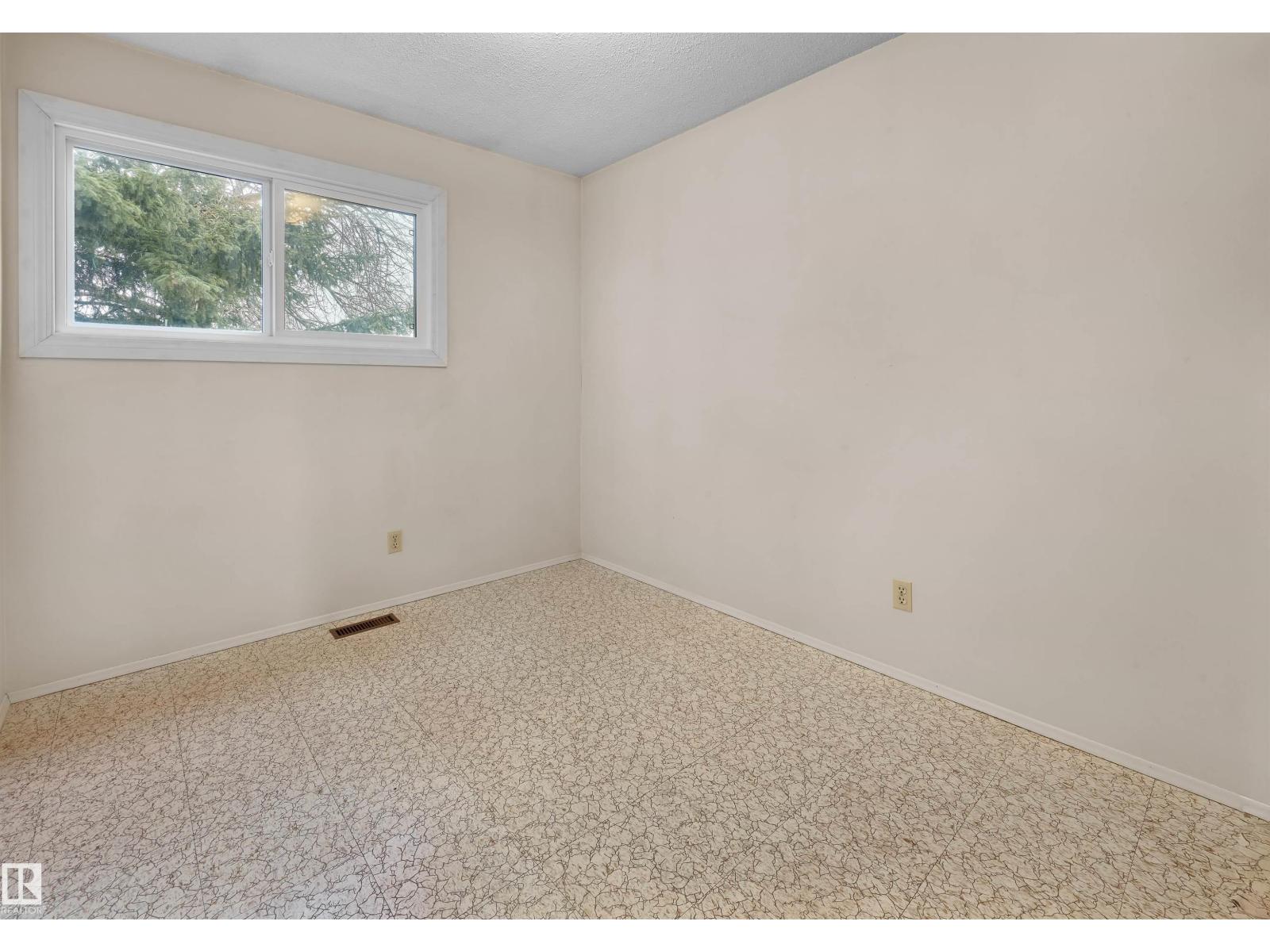 21 Lakewood Vg Nw, Edmonton, Alberta  T6K 2B3 - Photo 16 - E4478840