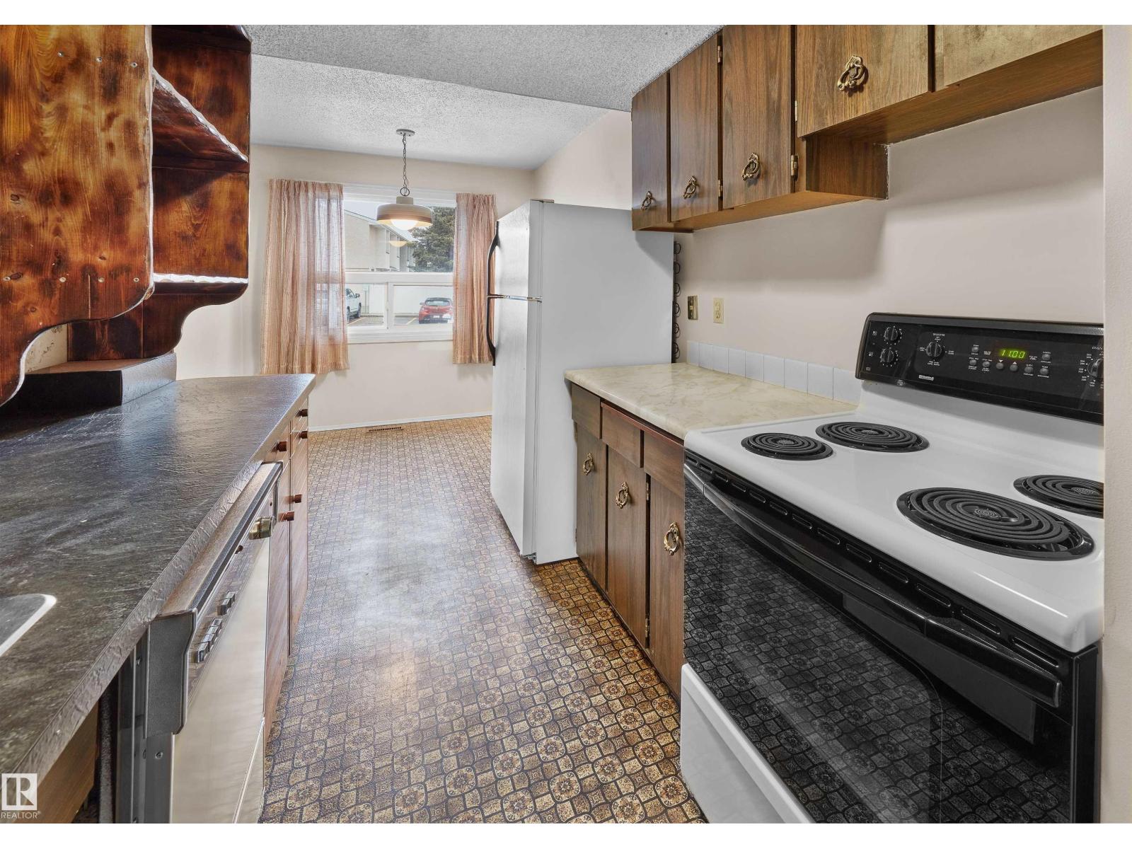 21 Lakewood Vg Nw, Edmonton, Alberta  T6K 2B3 - Photo 6 - E4478840