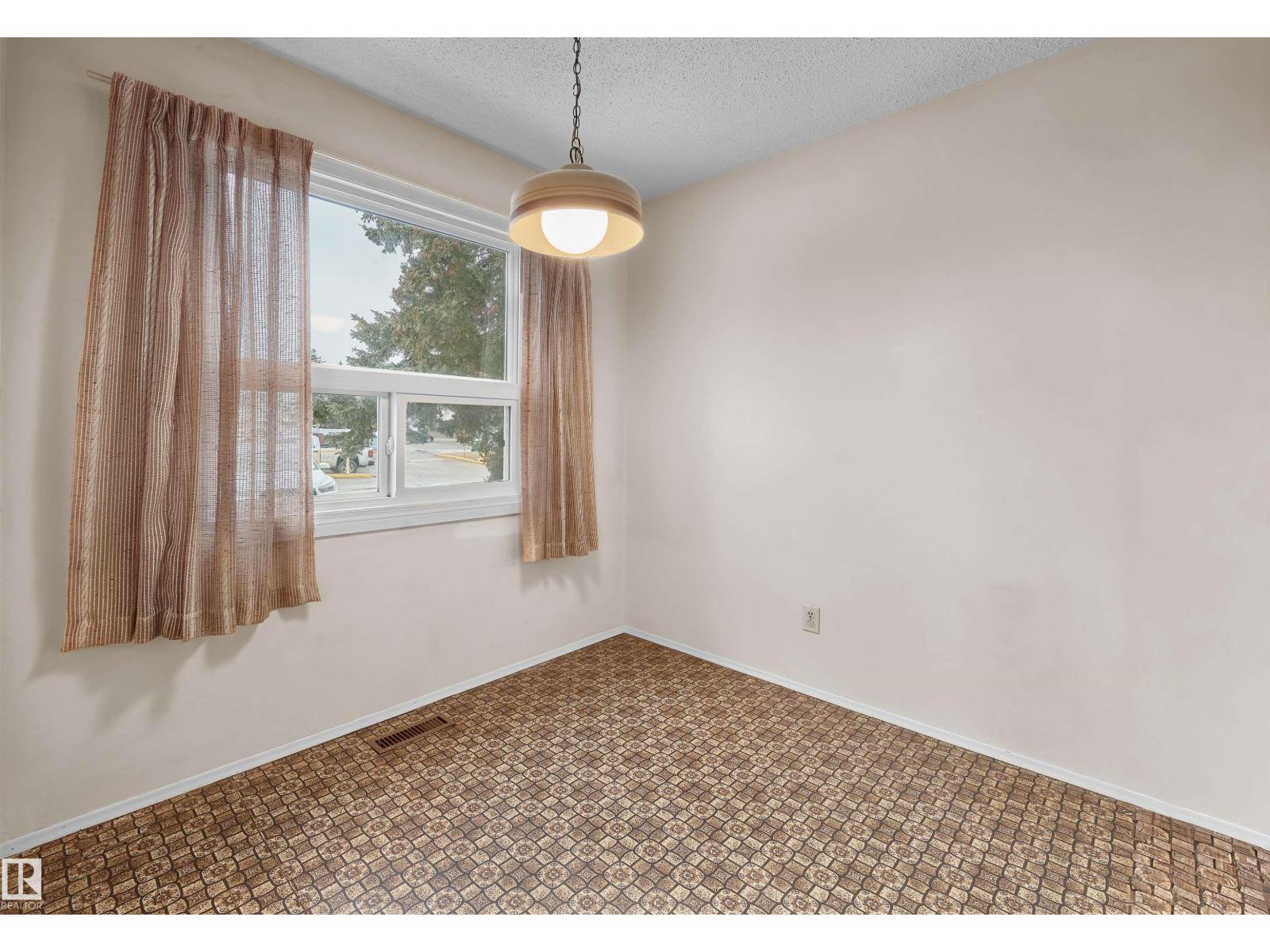 21 Lakewood Vg Nw, Edmonton, Alberta  T6K 2B3 - Photo 9 - E4478840