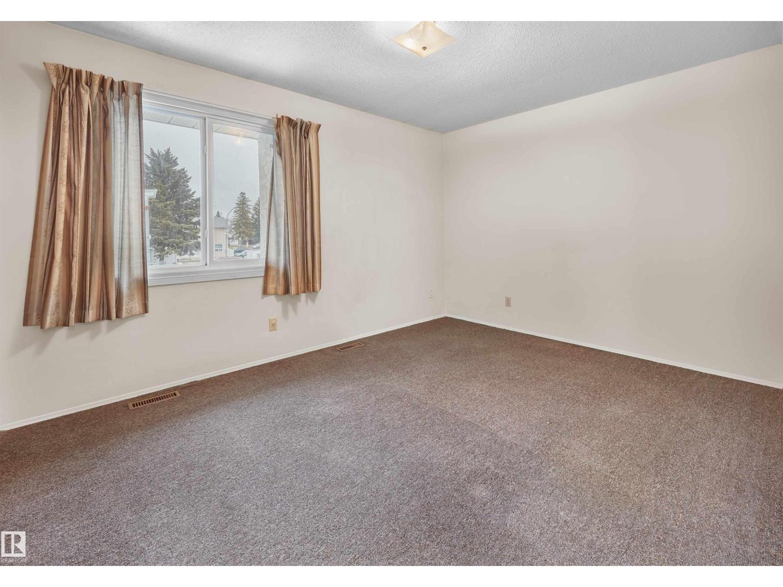 21 Lakewood Vg Nw, Edmonton, Alberta  T6K 2B3 - Photo 13 - E4478840
