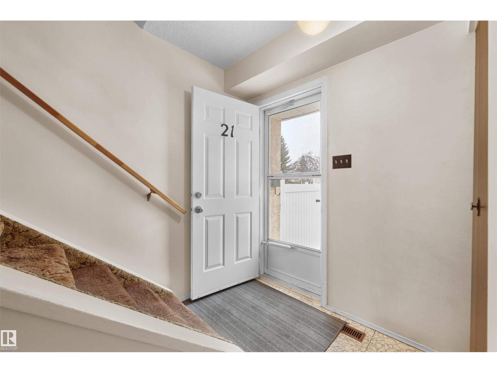 21 Lakewood Vg Nw, Edmonton, Alberta  T6K 2B3 - Photo 3 - E4478840