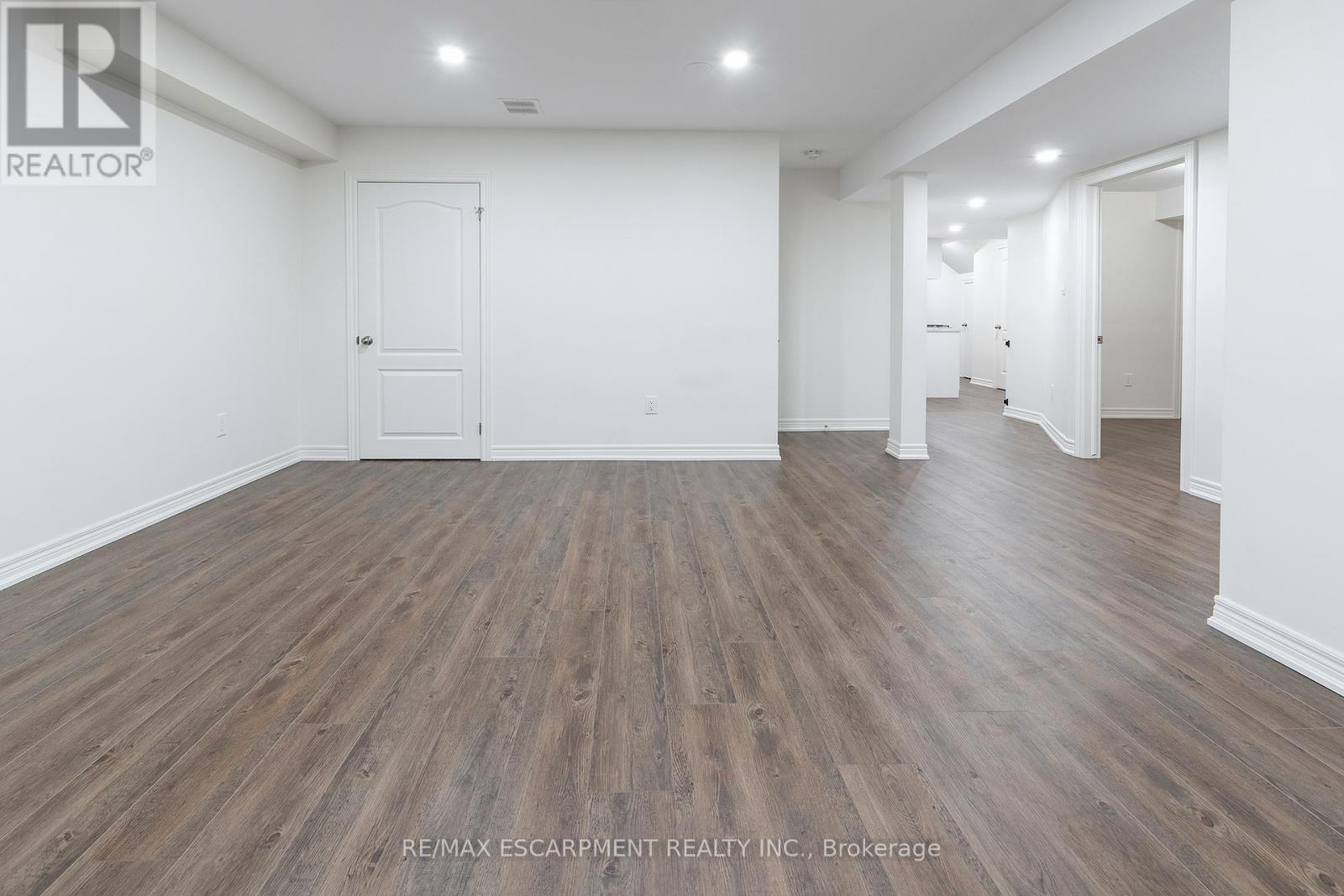 Lower - 22 Whithorn Crescent, Haldimand, Ontario  N3W 0E5 - Photo 10 - X12916184