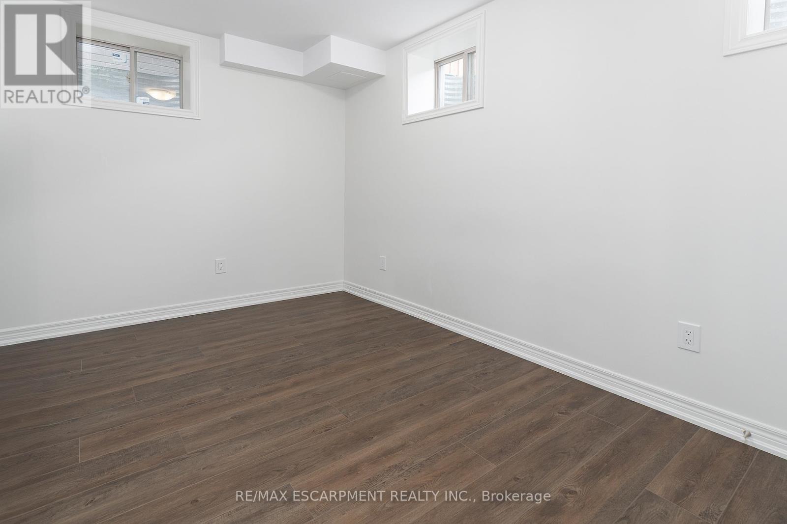 Lower - 22 Whithorn Crescent, Haldimand, Ontario  N3W 0E5 - Photo 14 - X12916184