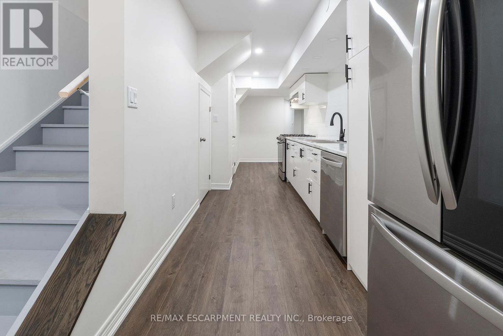 Lower - 22 Whithorn Crescent, Haldimand, Ontario  N3W 0E5 - Photo 4 - X12916184