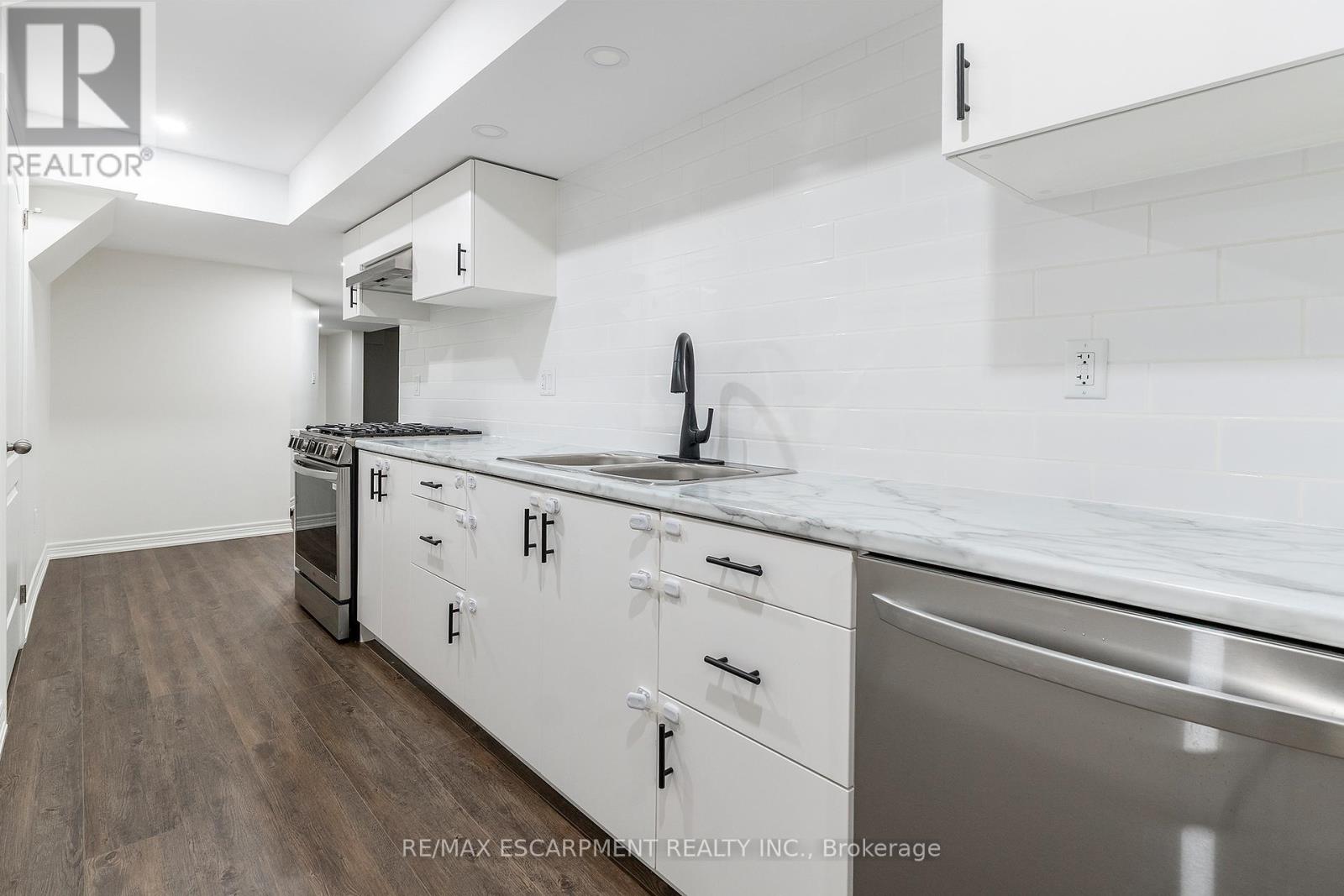 Lower - 22 Whithorn Crescent, Haldimand, Ontario  N3W 0E5 - Photo 6 - X12916184