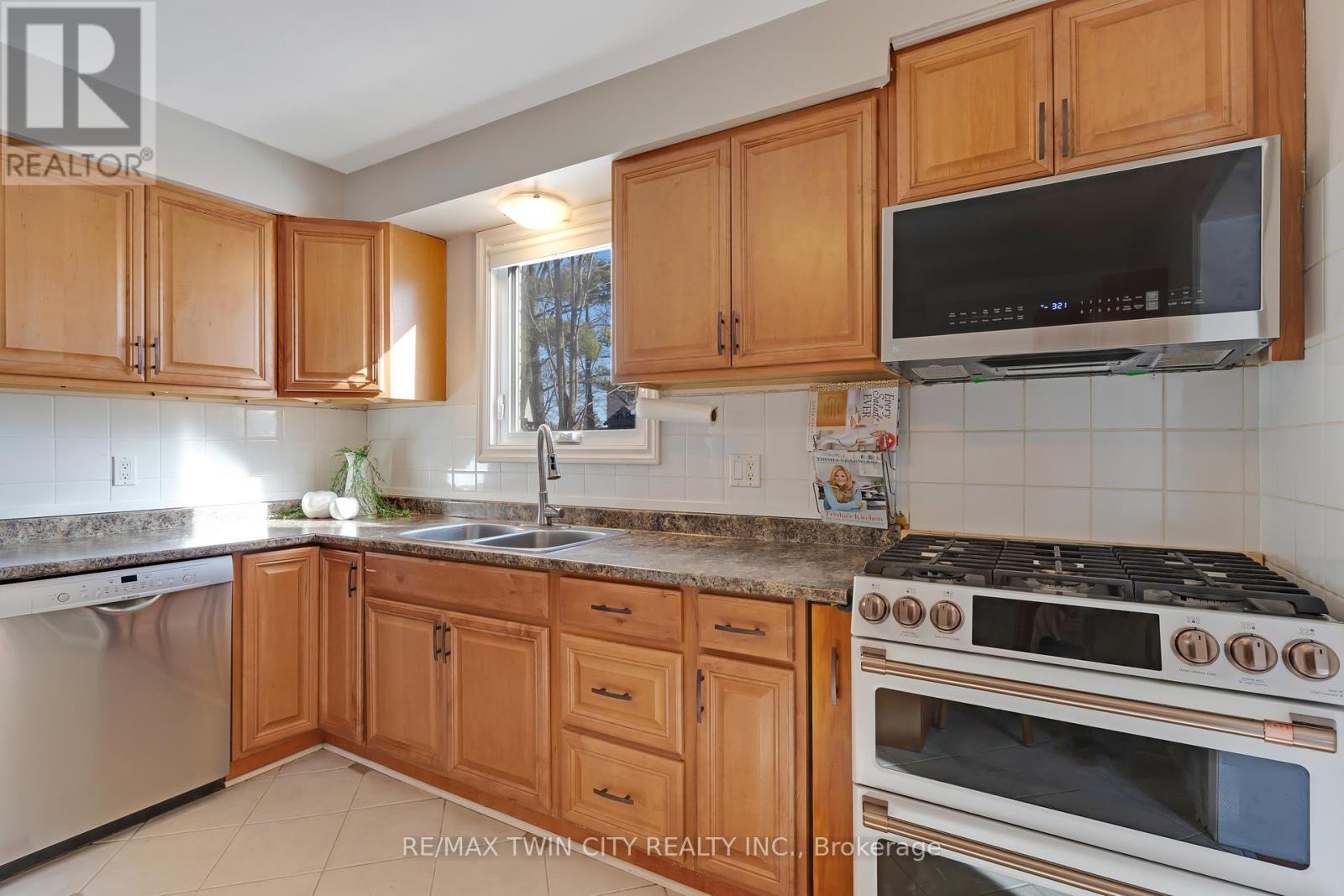 41 Delavan Drive, Cambridge, Ontario  N1S 4R4 - Photo 11 - X12838940