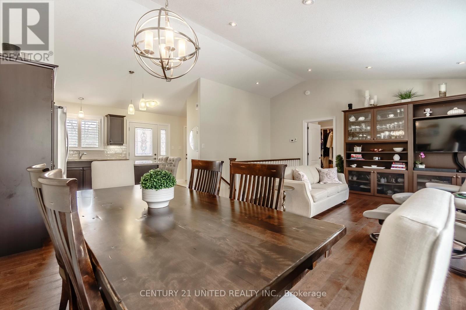 122 - 301 Carnegie Avenue, Peterborough, Ontario  K9L 0E9 - Photo 10 - X12916388