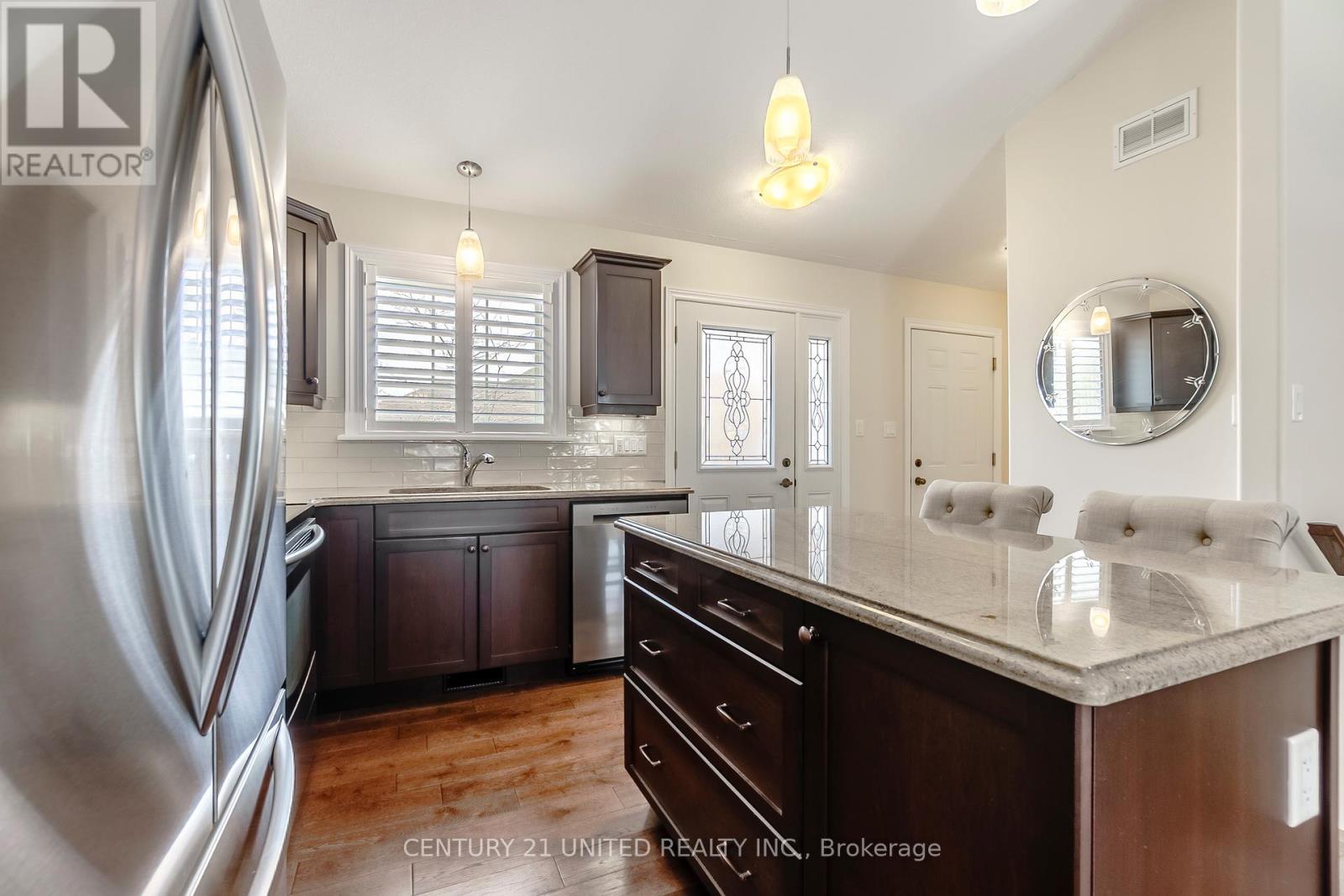 122 - 301 Carnegie Avenue, Peterborough, Ontario  K9L 0E9 - Photo 5 - X12916388