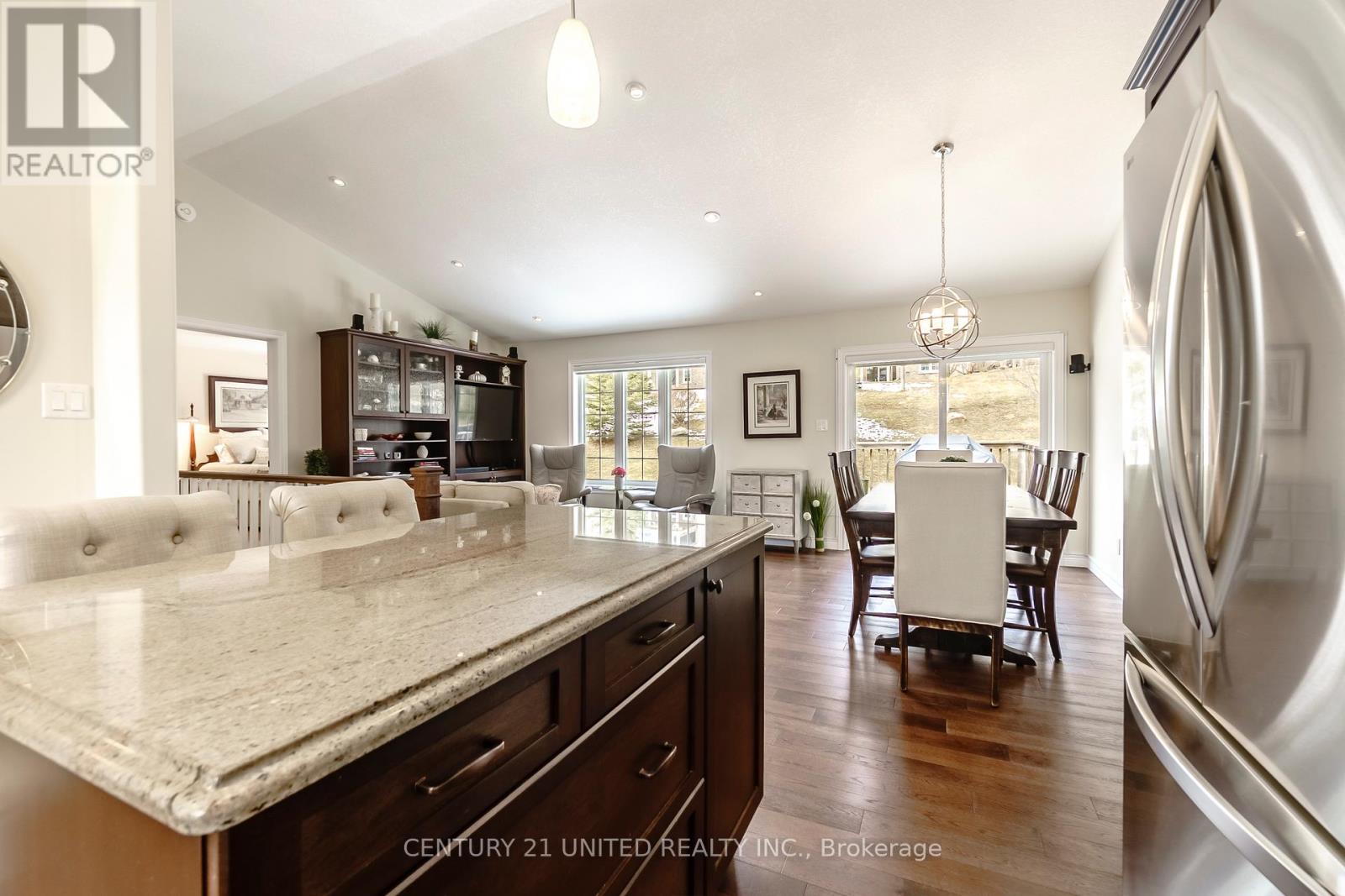 122 - 301 Carnegie Avenue, Peterborough, Ontario  K9L 0E9 - Photo 8 - X12916388