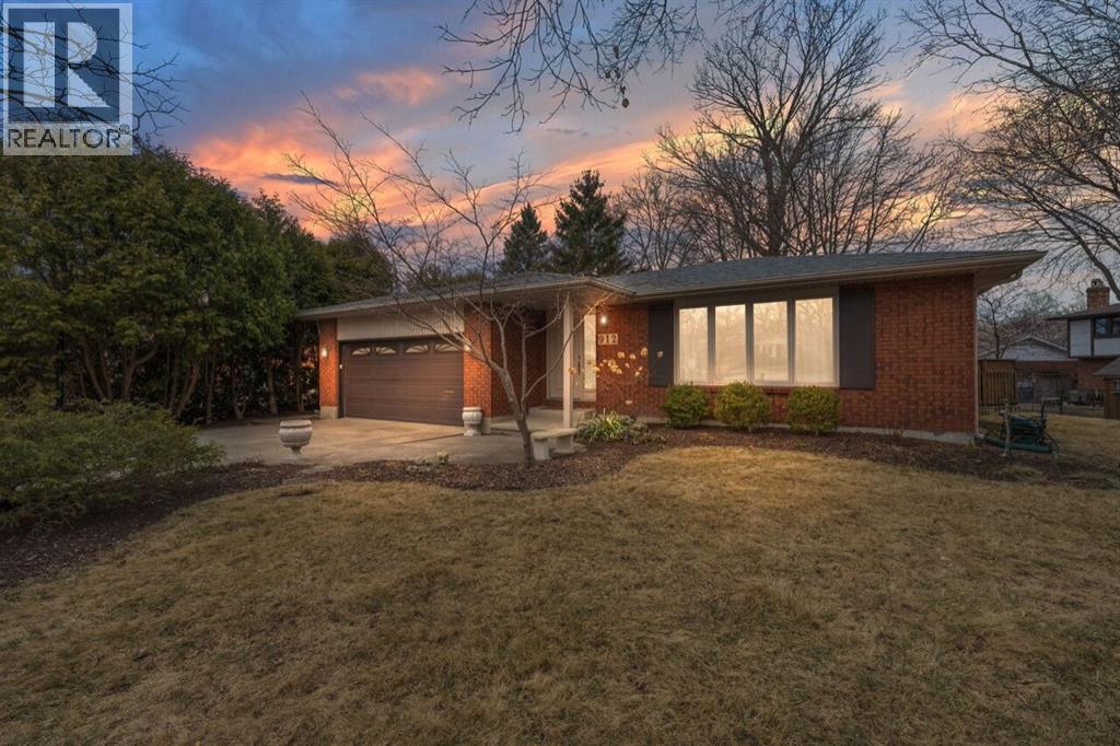 912 VARSITY CRESCENT, Sarnia, Ontario