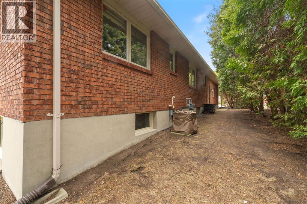 912 Varsity Crescent, Sarnia, Ontario  N7S 4W2 - Photo 37 - 26006119